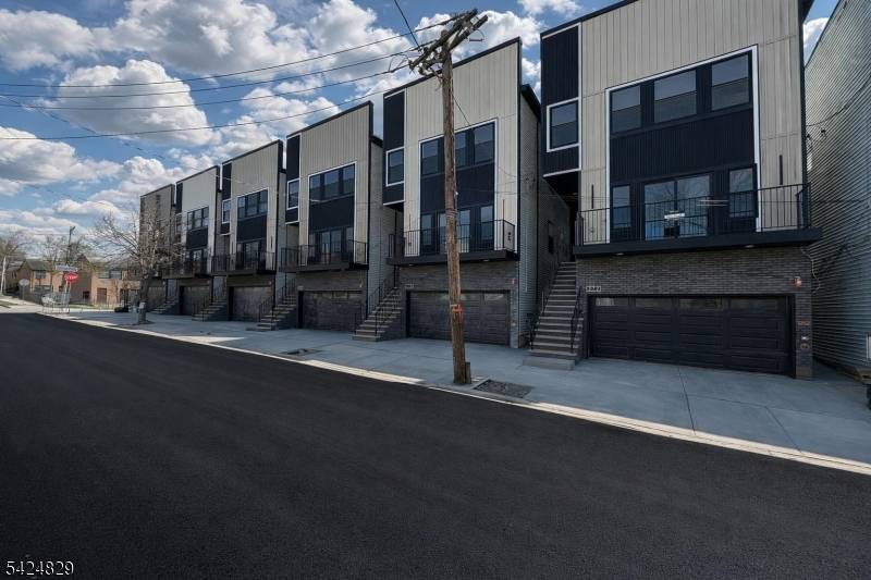 270 Hunterdon St #1, Newark City, NJ 07103