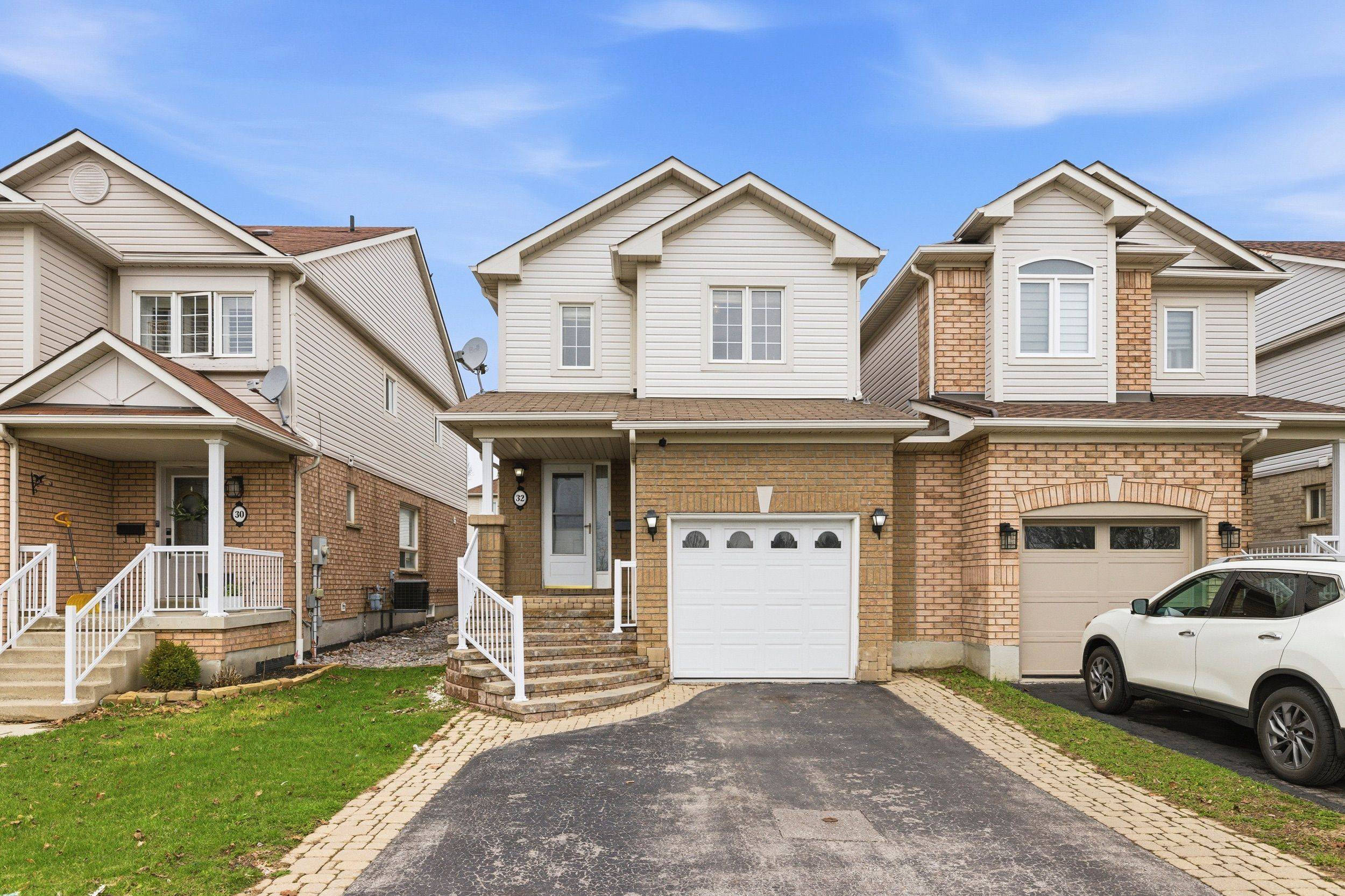 32 Samandria AVE, Whitby, ON L1R 2Z7