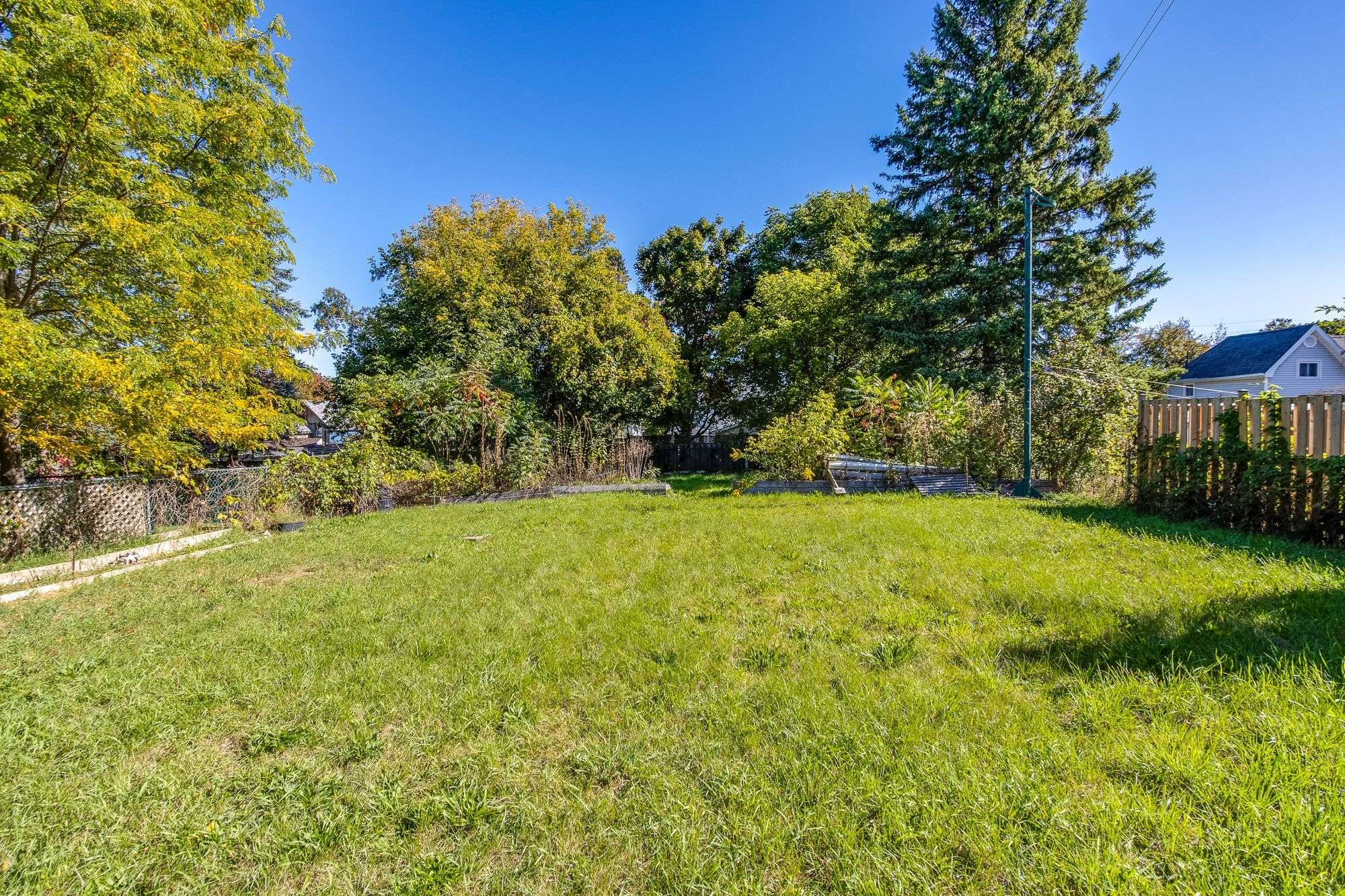 63 Fifth ST E, Midland, ON L4R 3V4