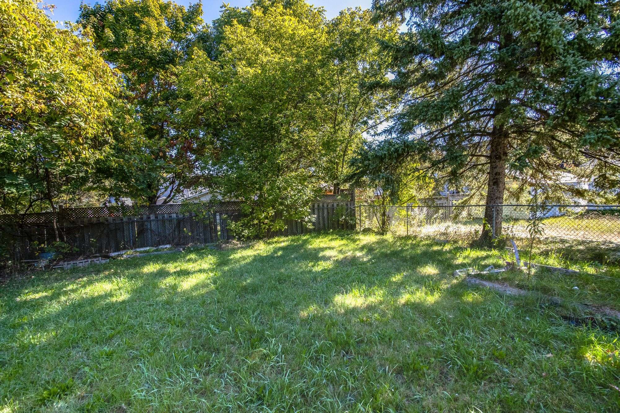 63 Fifth ST E, Midland, ON L4R 3V4