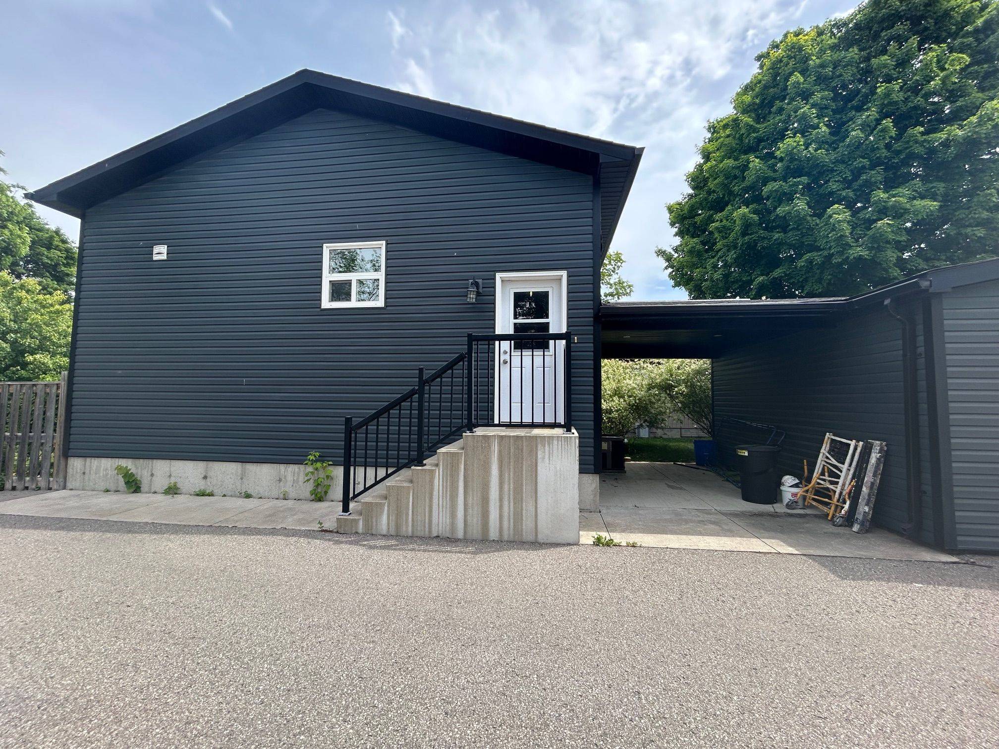 22 Caroline ST, Barrie, ON L4N 2S3