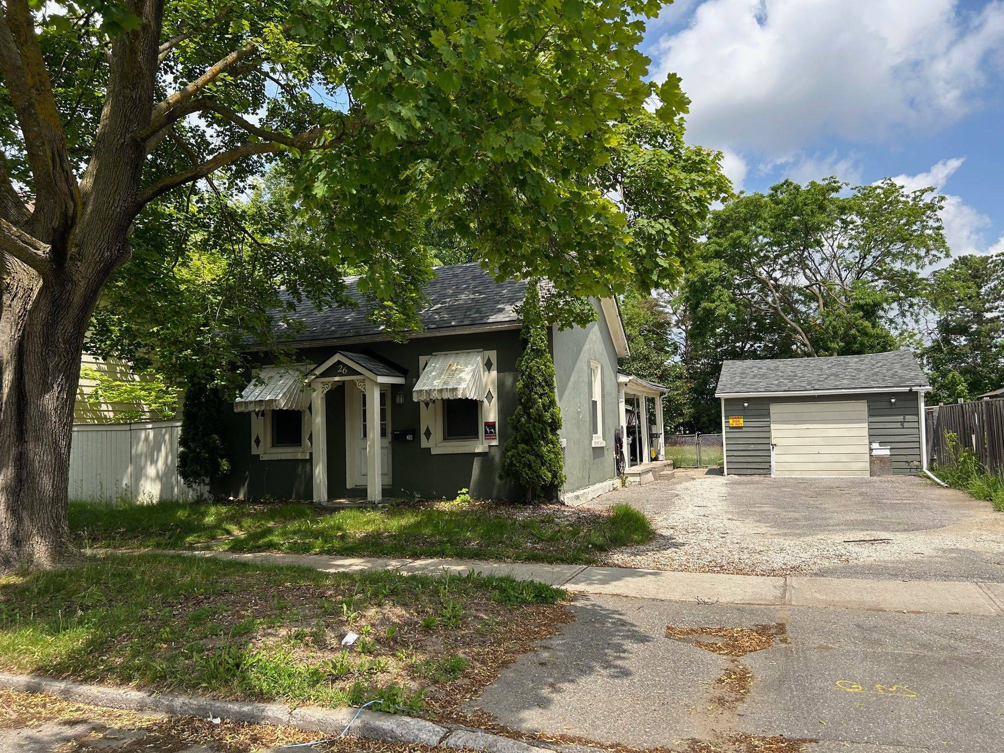 22 Caroline ST, Barrie, ON L4N 2S3