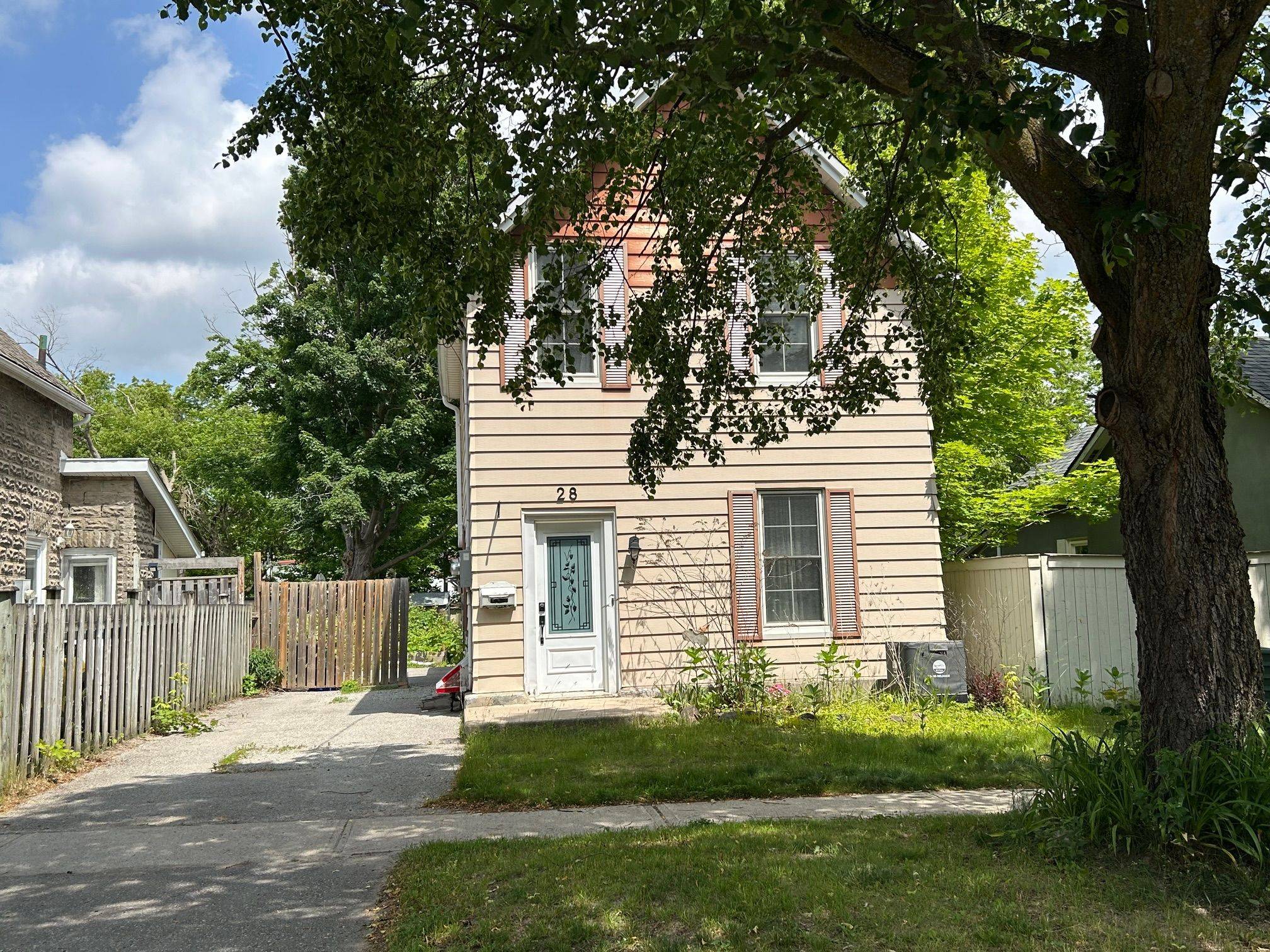 22 Caroline ST, Barrie, ON L4N 2S3