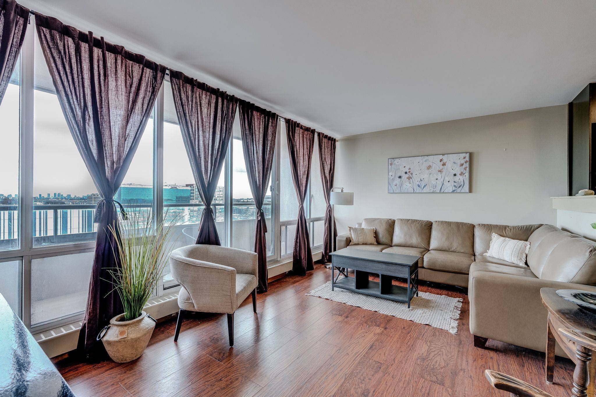 1 Four Winds DR #611, Toronto W05, ON M3J 2T1