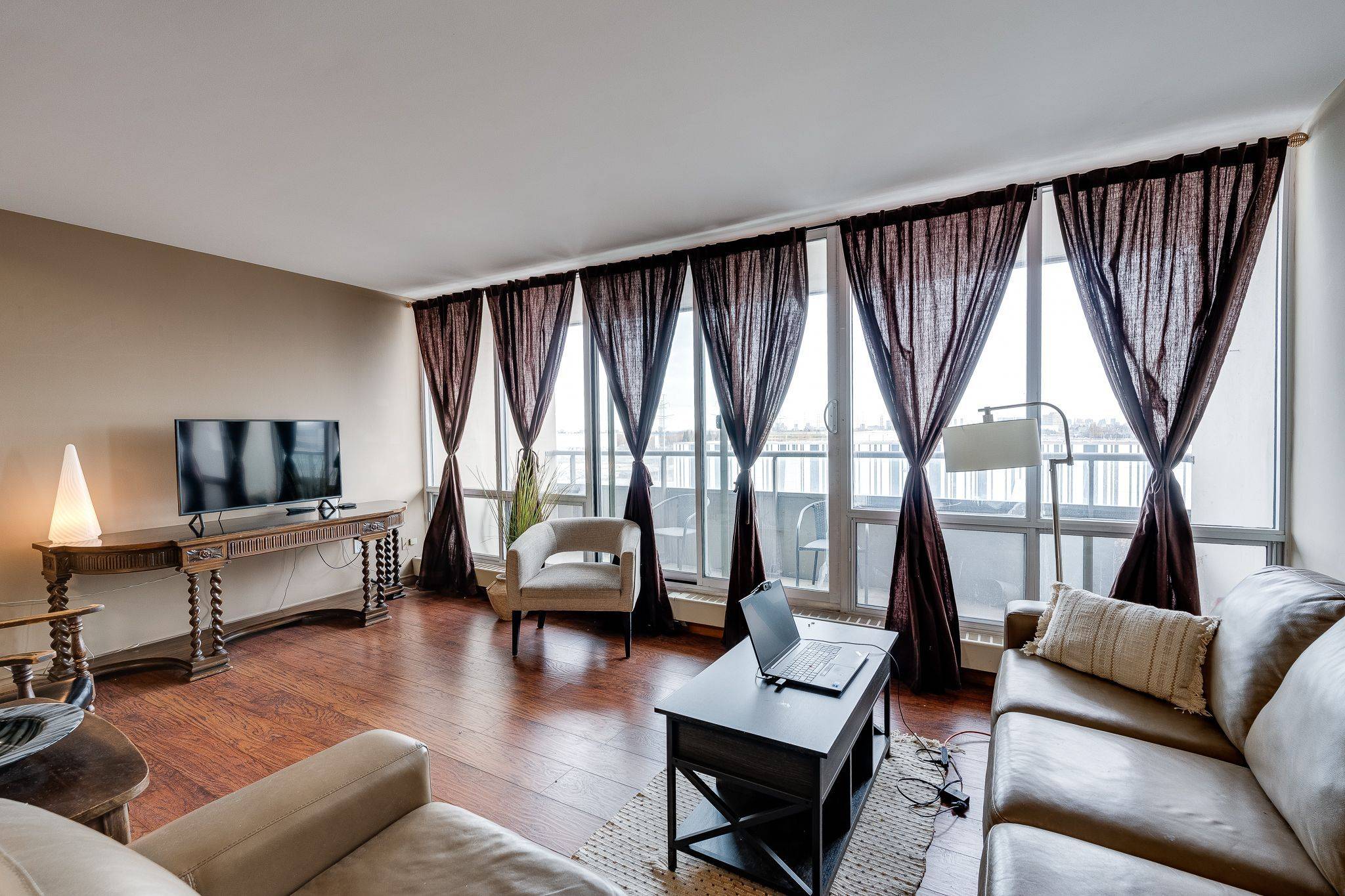 1 Four Winds DR #611, Toronto W05, ON M3J 2T1