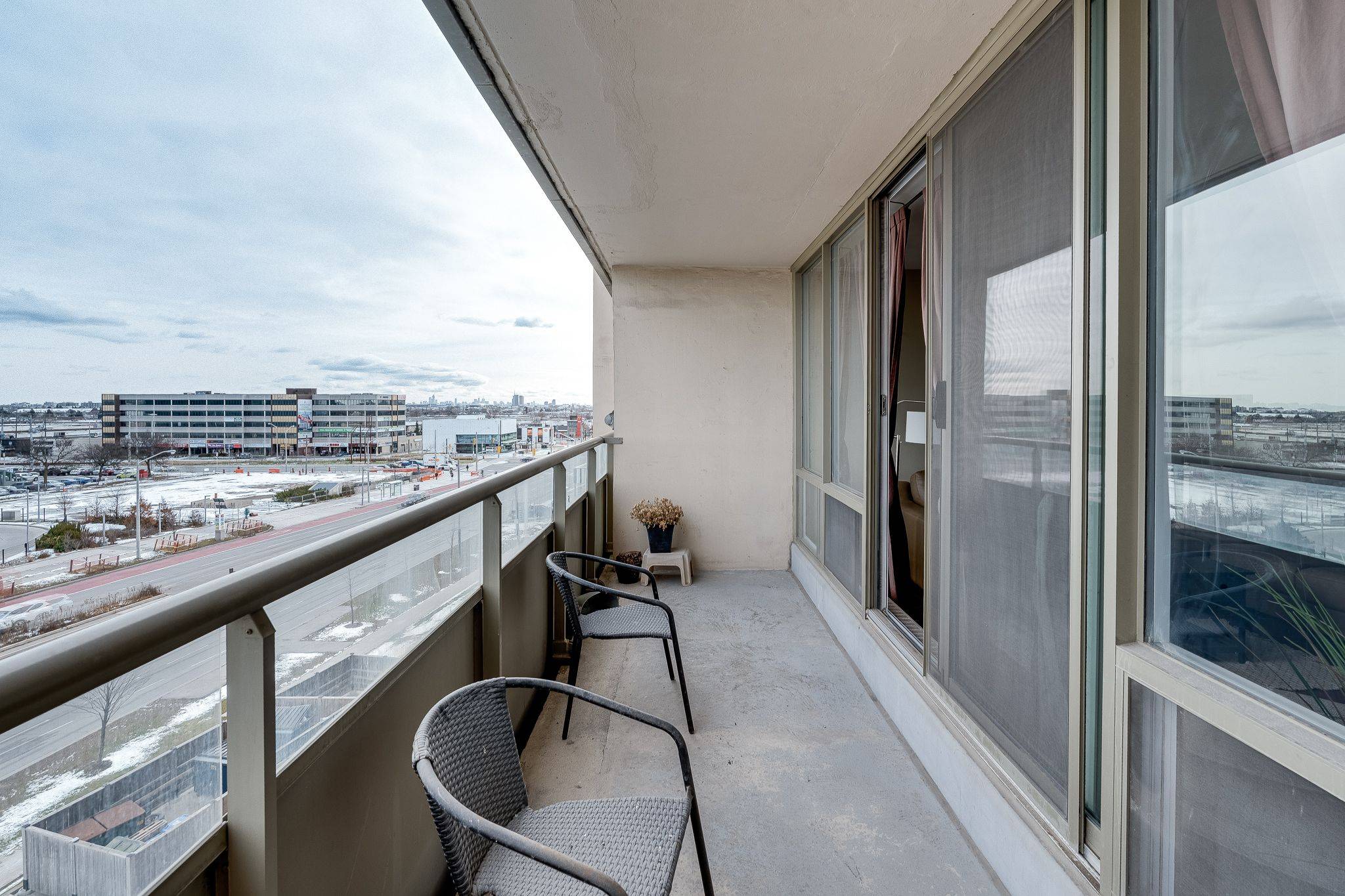 1 Four Winds DR #611, Toronto W05, ON M3J 2T1