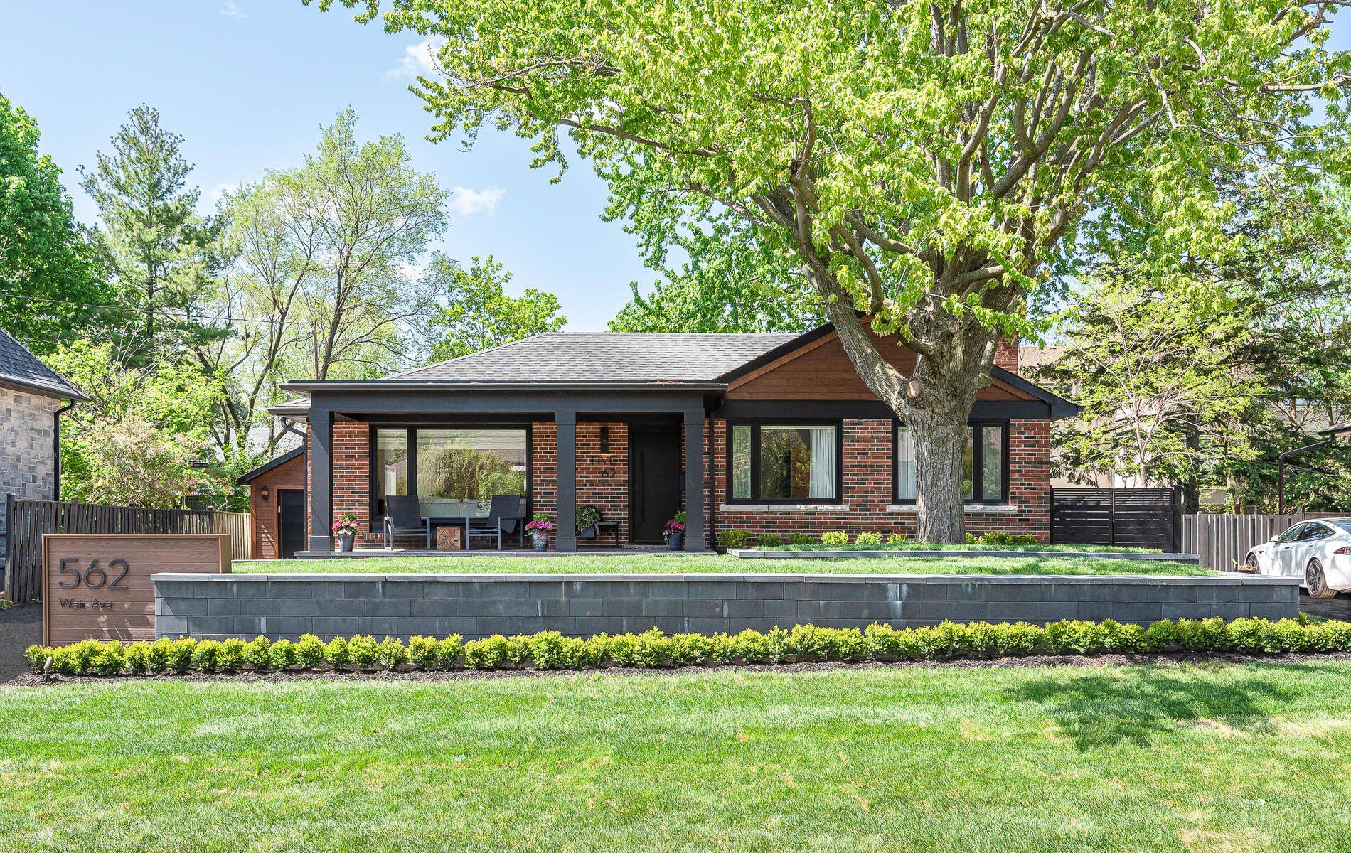 562 Weir AVE, Oakville, ON L6L 4X4