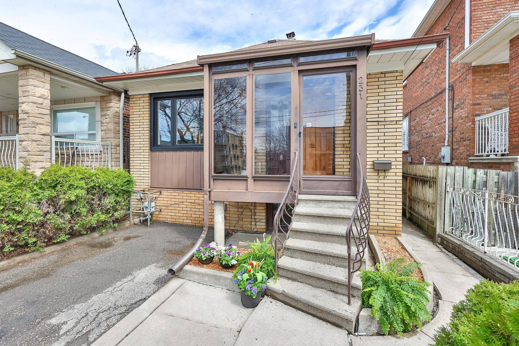 231 Bicknell AVE, Toronto W03, ON M6M 4H2