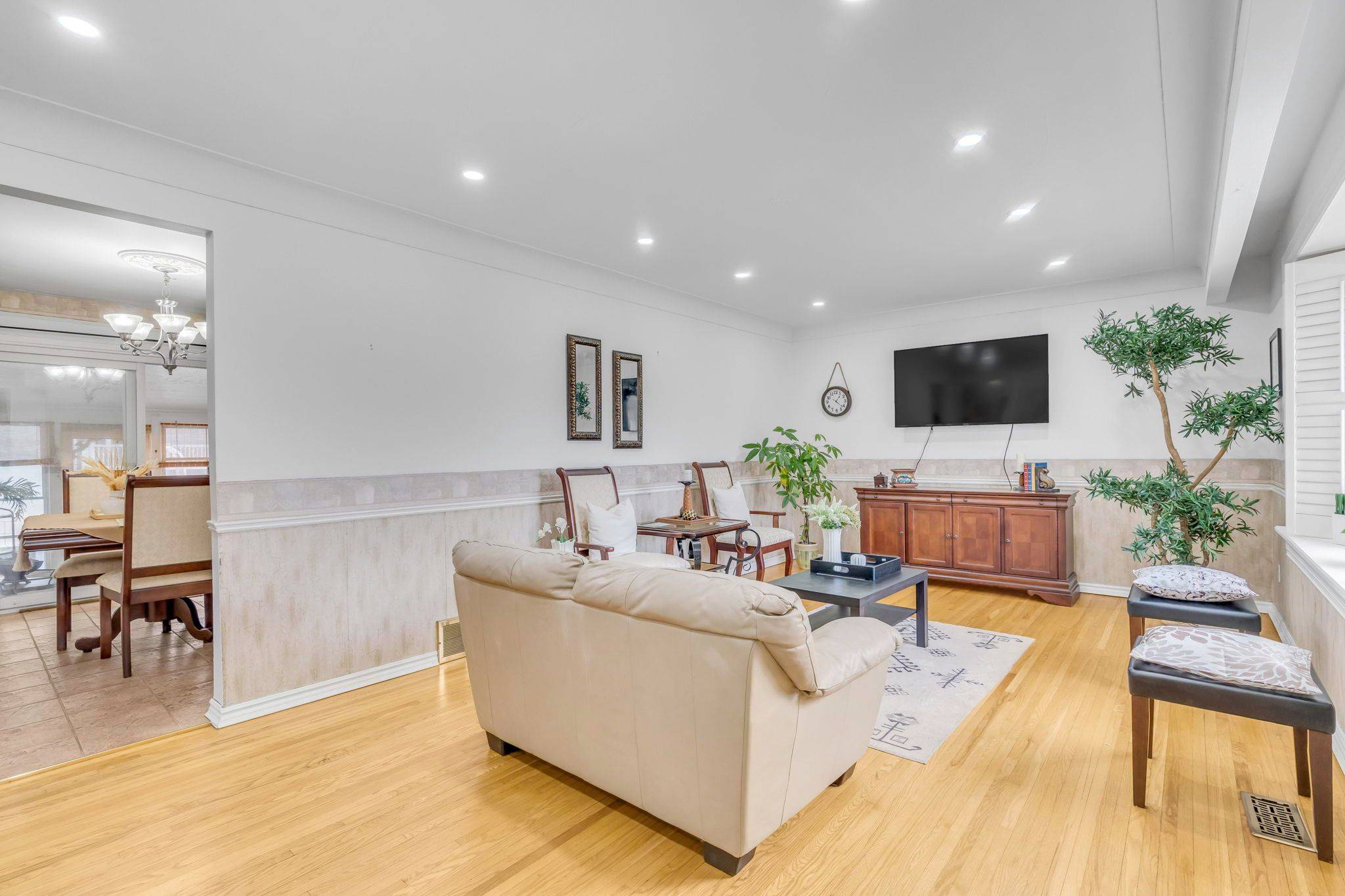 398 Kerman AVE, Grimsby, ON L3M 3X1