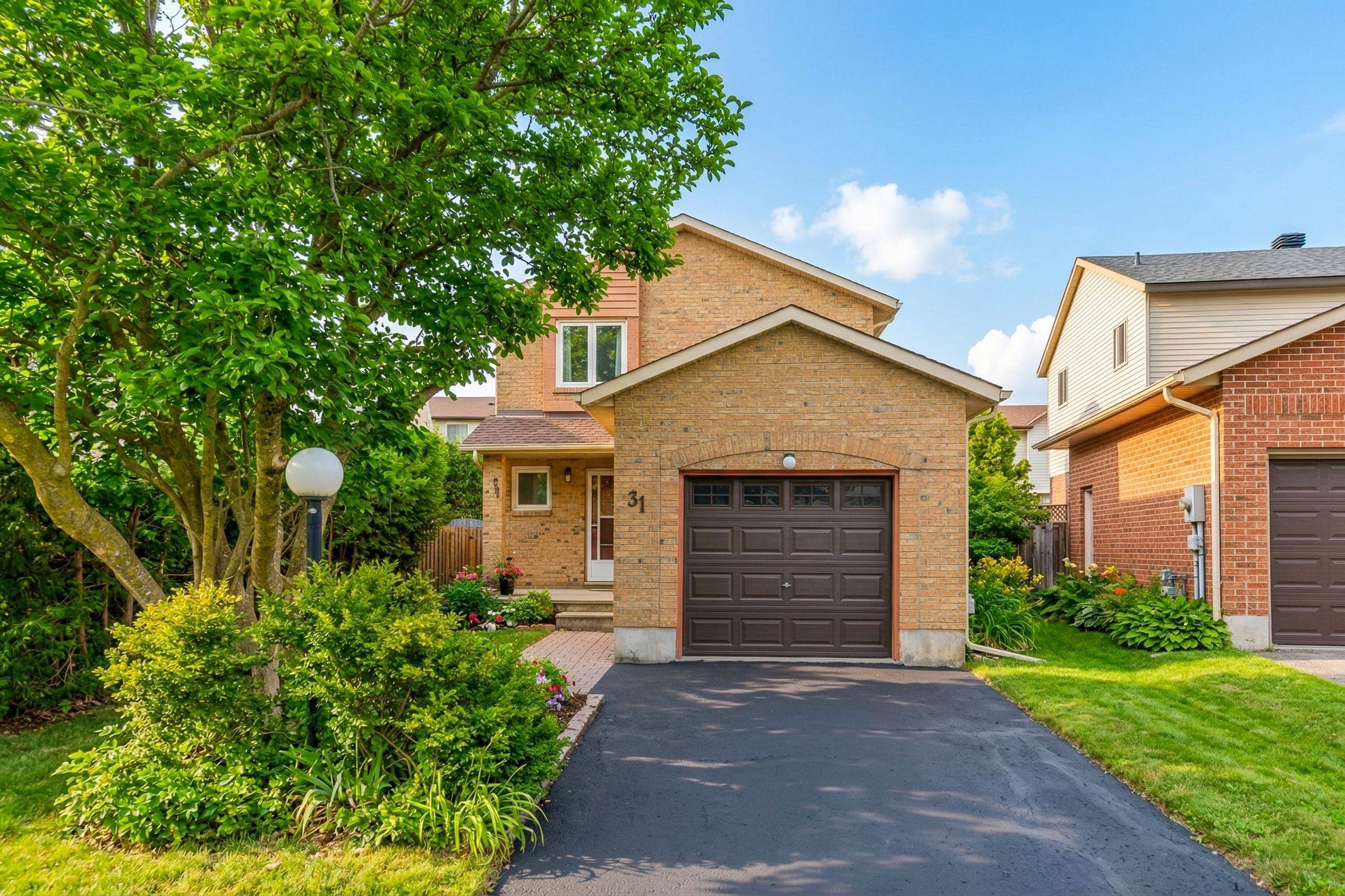 31 Coolspring CRES, Cityview - Parkwoods Hills - Rideau Shore, ON K2E 7M9