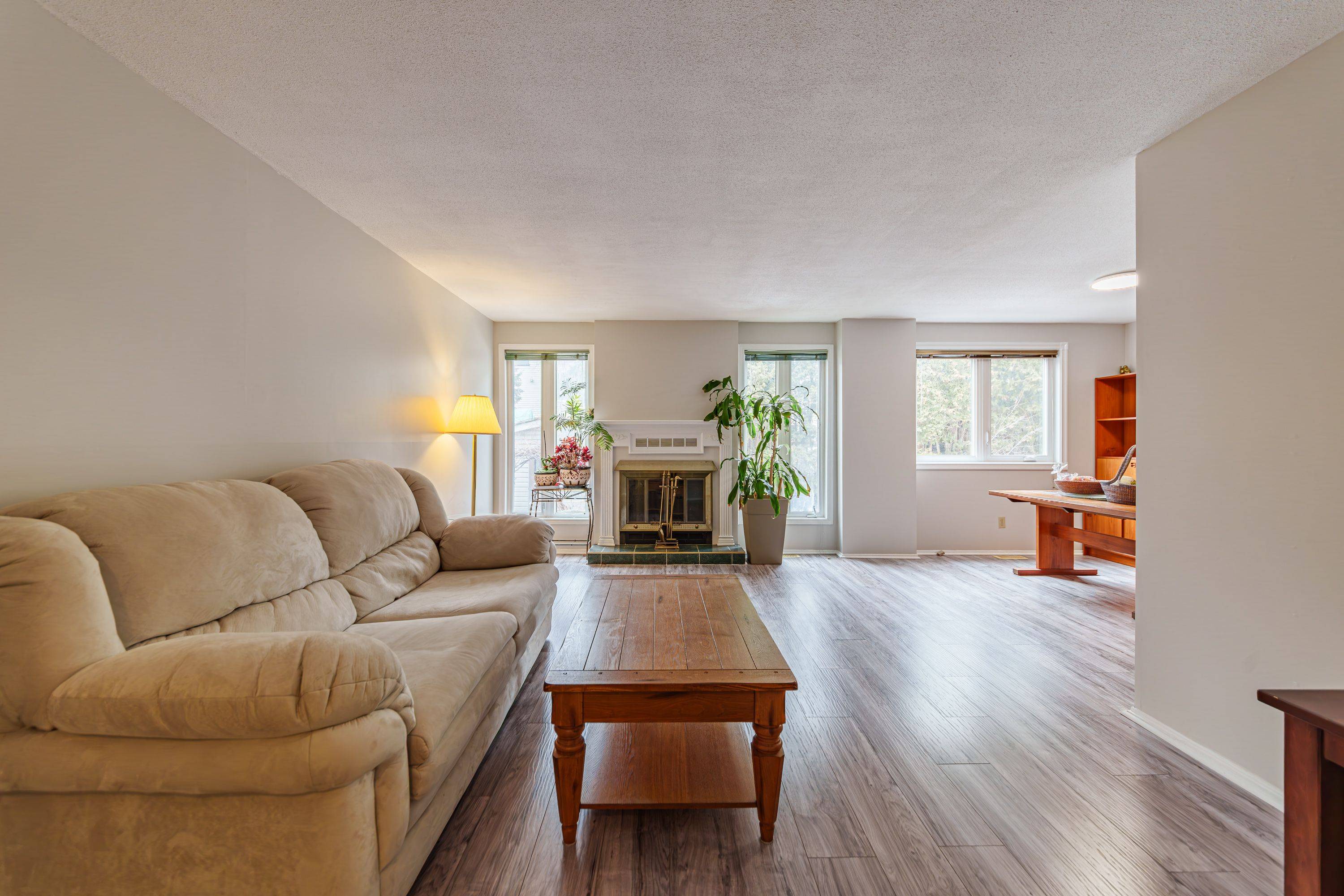 31 Coolspring CRES, Cityview - Parkwoods Hills - Rideau Shore, ON K2E 7M9