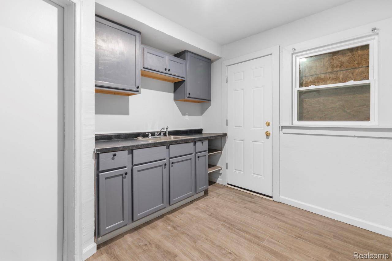 12651-12655 Kelly Road, Detroit, MI 48224