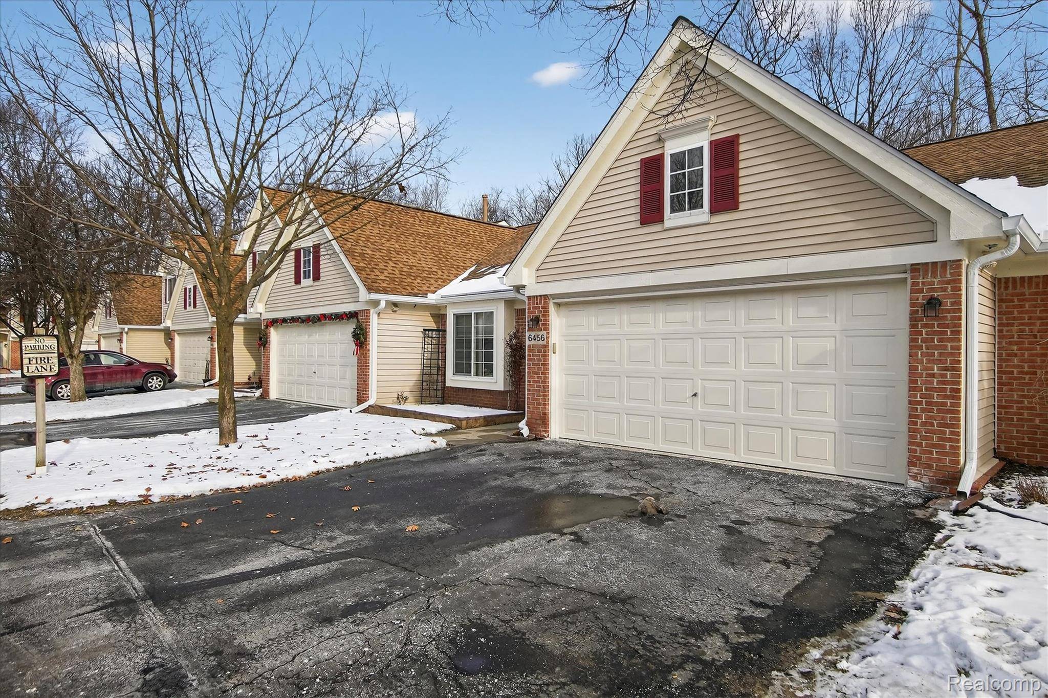 6456 Pembrook DR, Westland, MI 48185