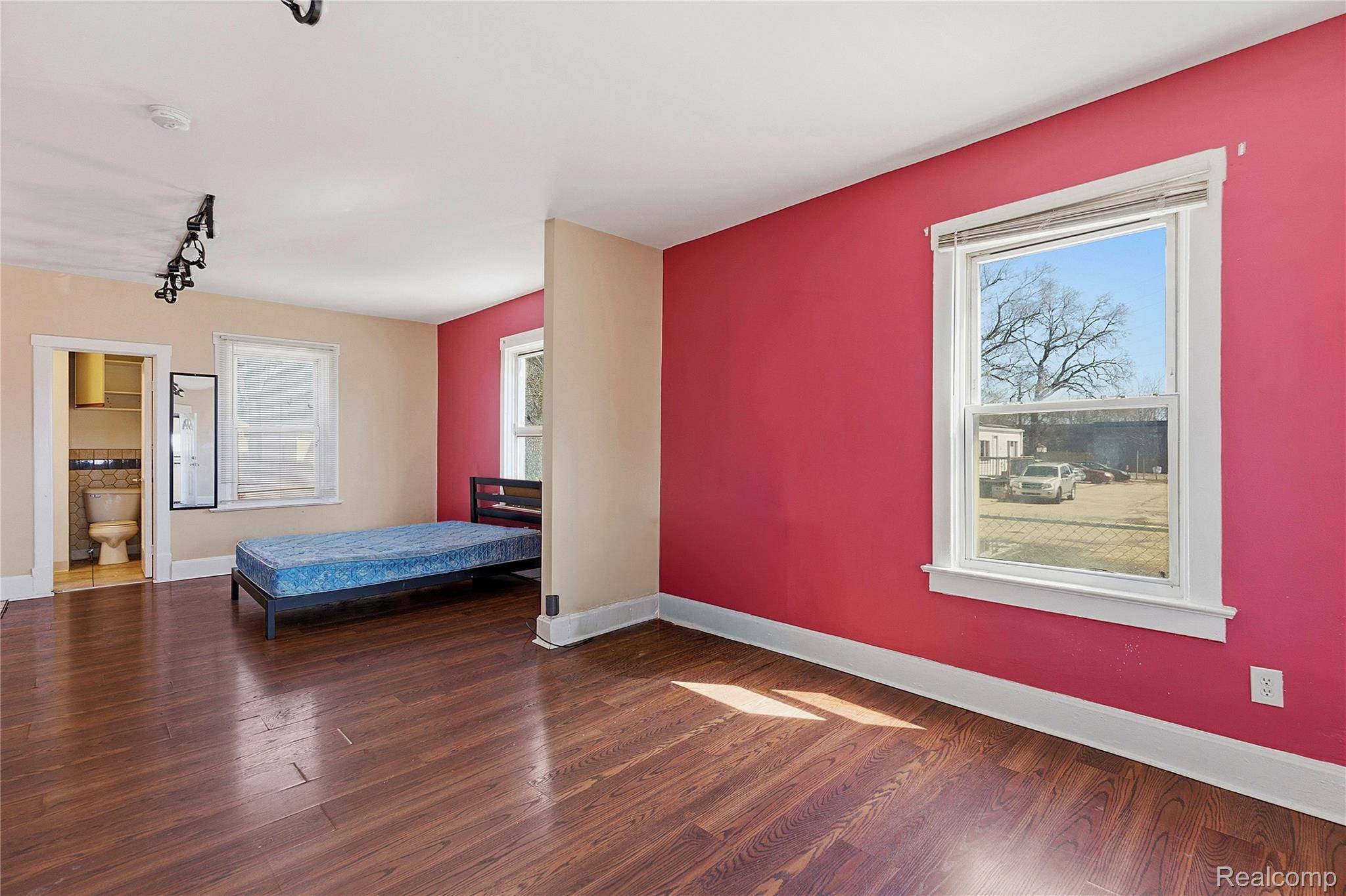 11429 E 8 Mile RD, Warren, MI 48089