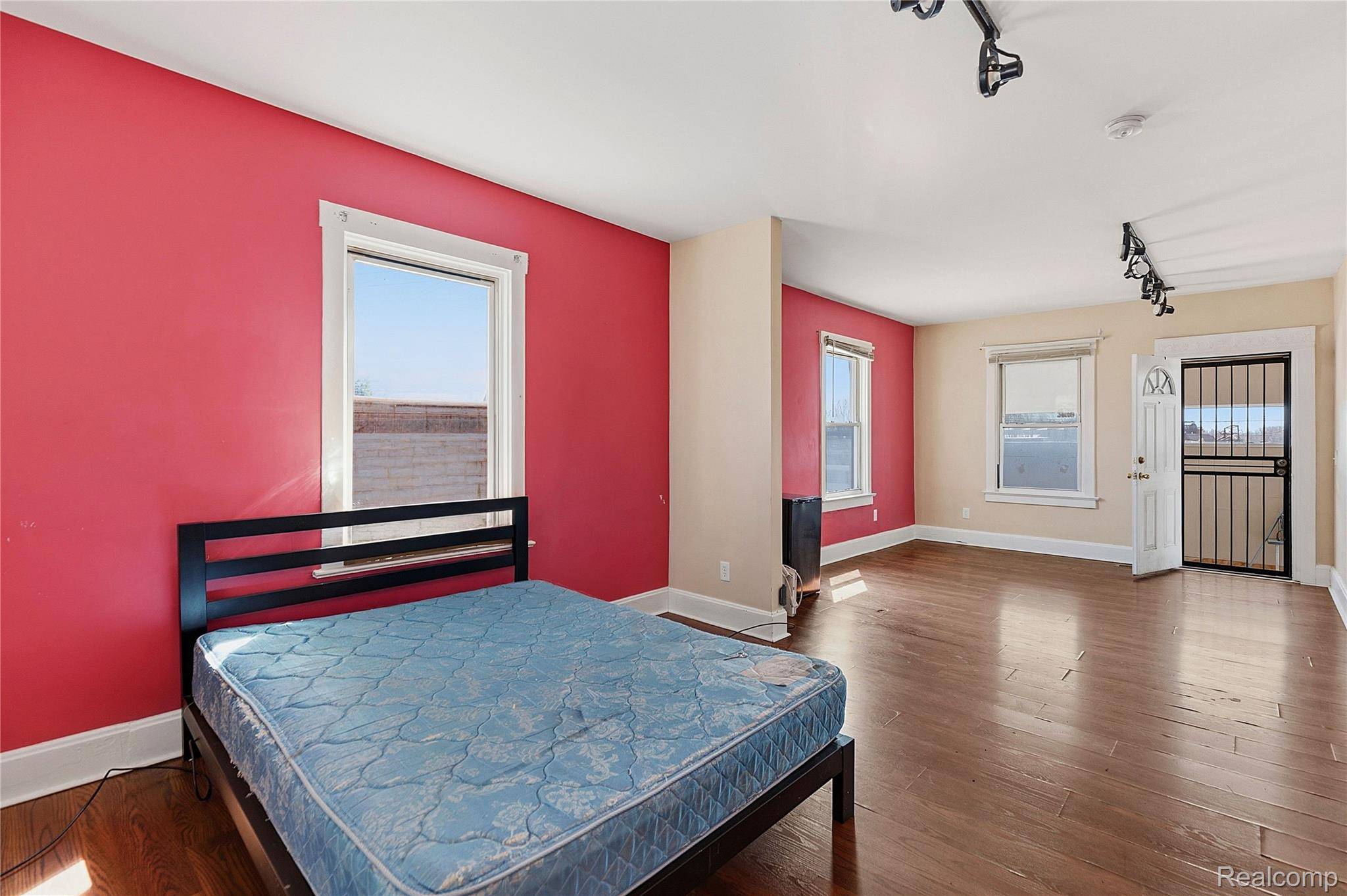 11429 E 8 Mile RD, Warren, MI 48089