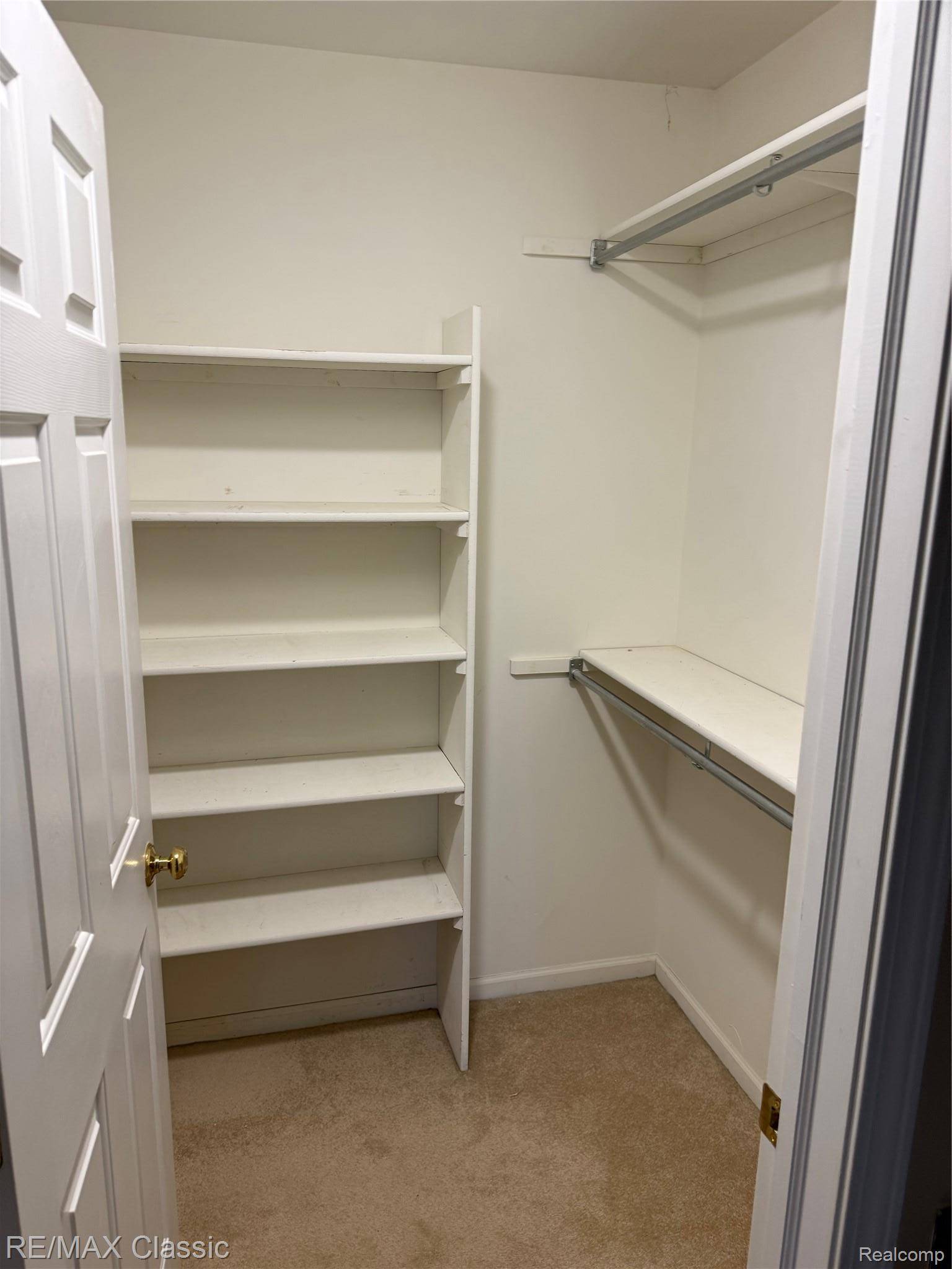 61016 Evergreen CT, South Lyon, MI 48178