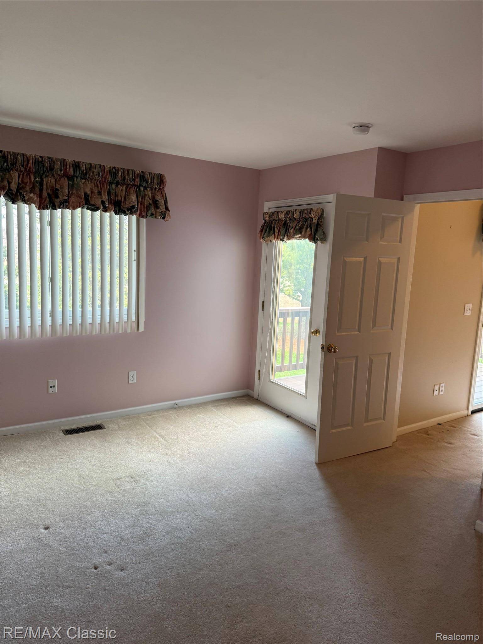 61016 Evergreen CT, South Lyon, MI 48178