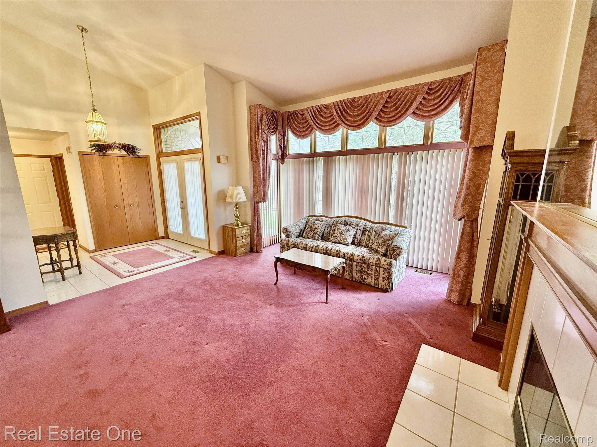 42827 Matthew DR, Sterling Heights, MI 48313