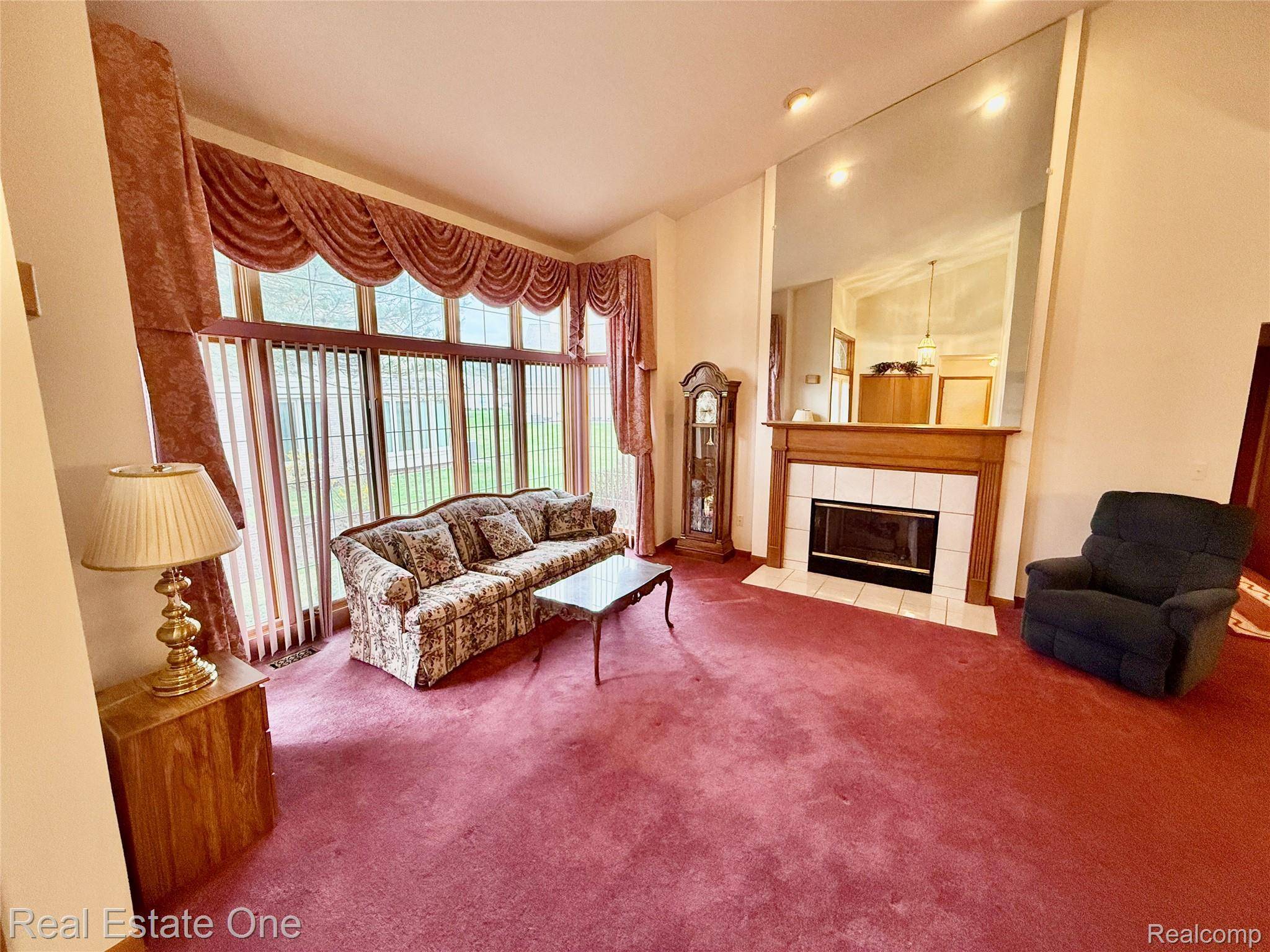 42827 Matthew DR, Sterling Heights, MI 48313