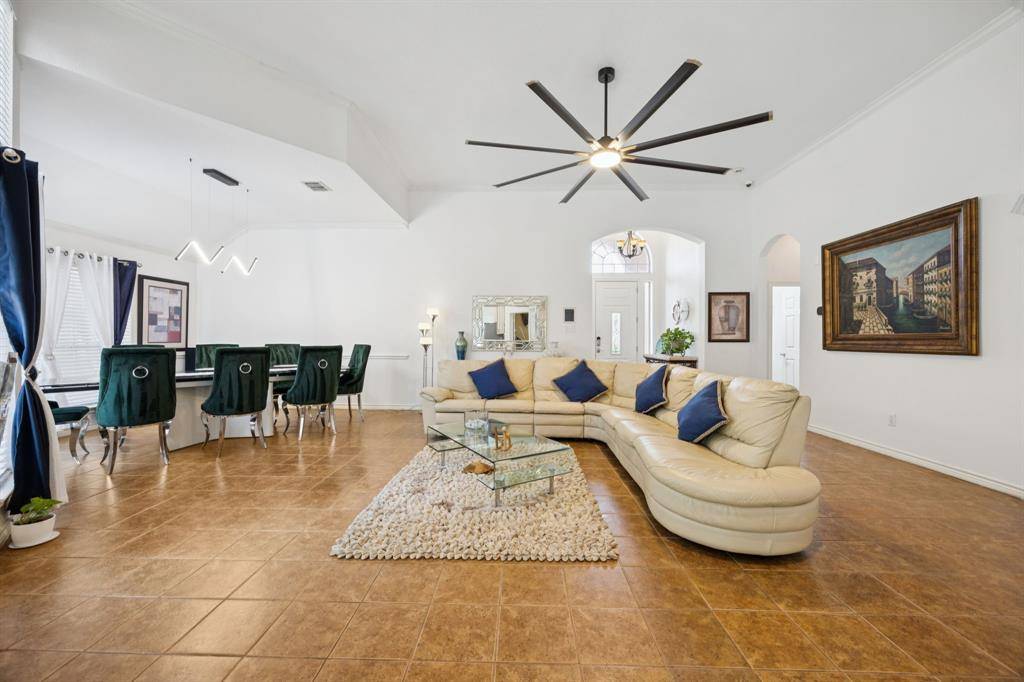 6320 Merritt Way Court, Arlington, TX 76018