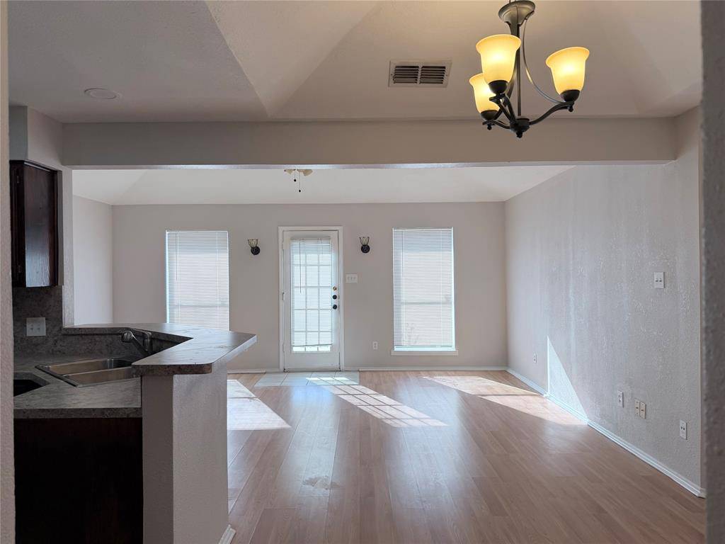 918 Gwinnett Circle, Arlington, TX 76017