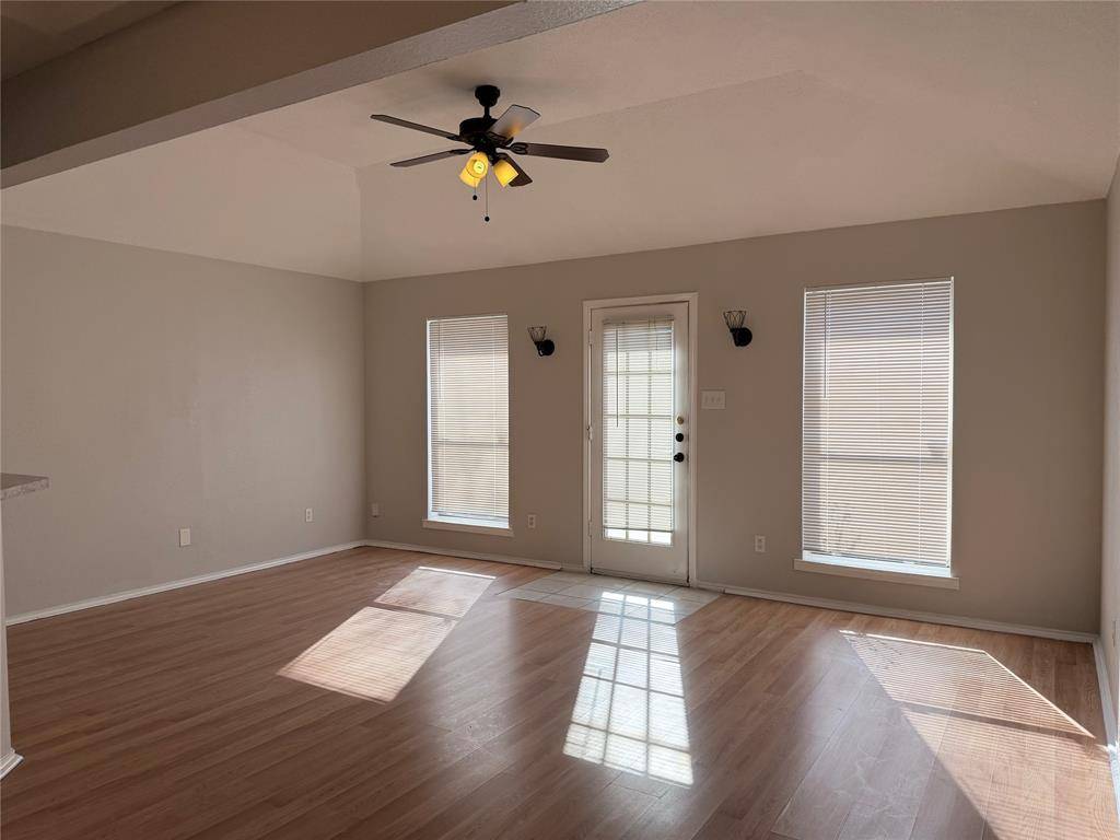 918 Gwinnett Circle, Arlington, TX 76017