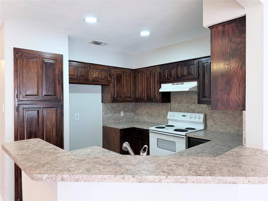 918 Gwinnett Circle, Arlington, TX 76017