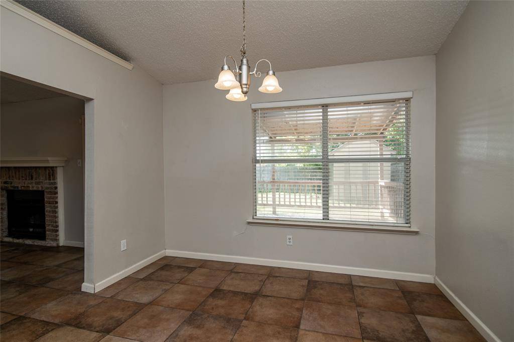 618 Plainview Drive, Mansfield, TX 76063