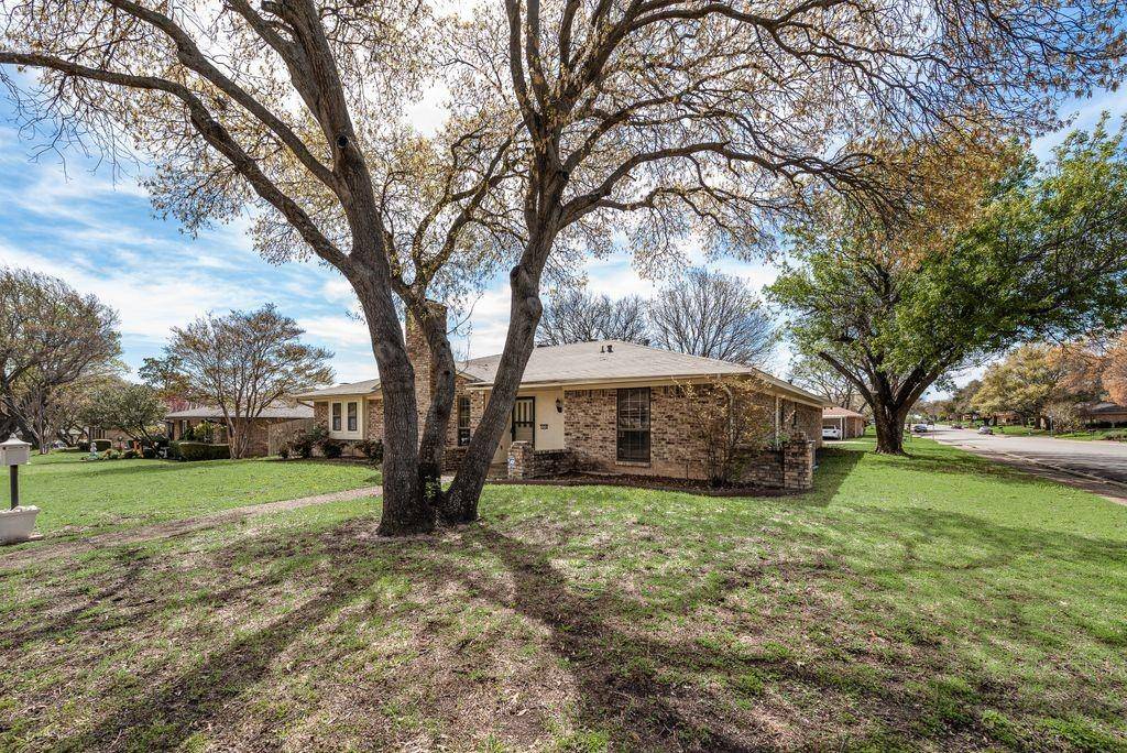 1038 Florence Drive, Duncanville, TX 75116