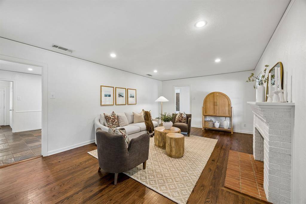 9262 Forest Hills Boulevard, Dallas, TX 75218