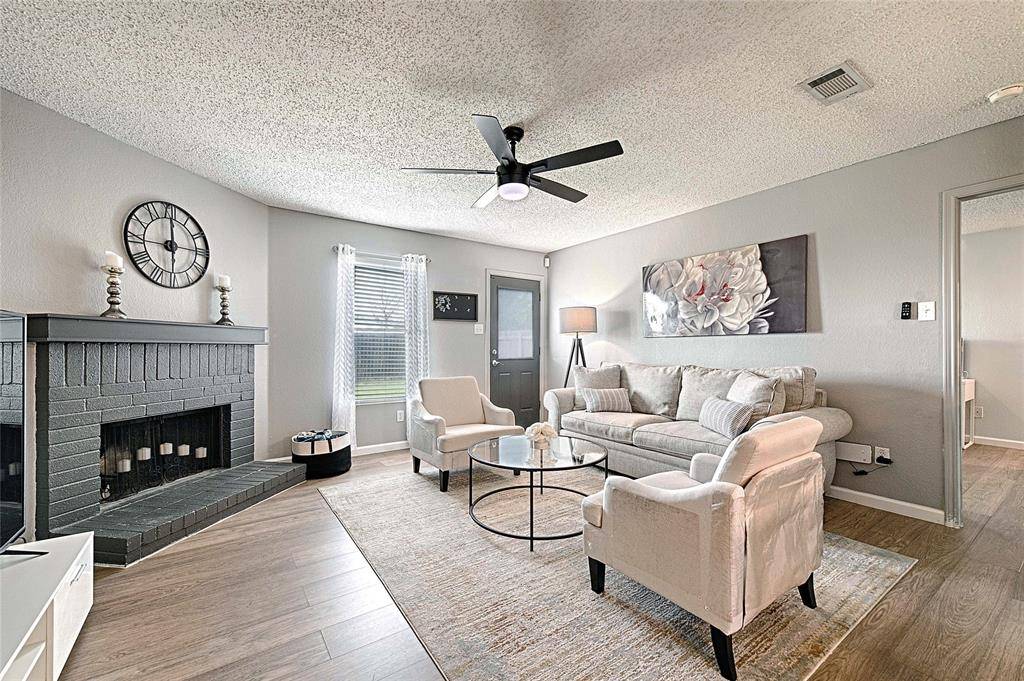 950 White Dove Drive, Arlington, TX 76017