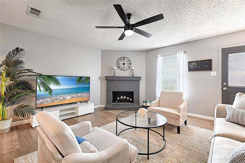 950 White Dove Drive, Arlington, TX 76017