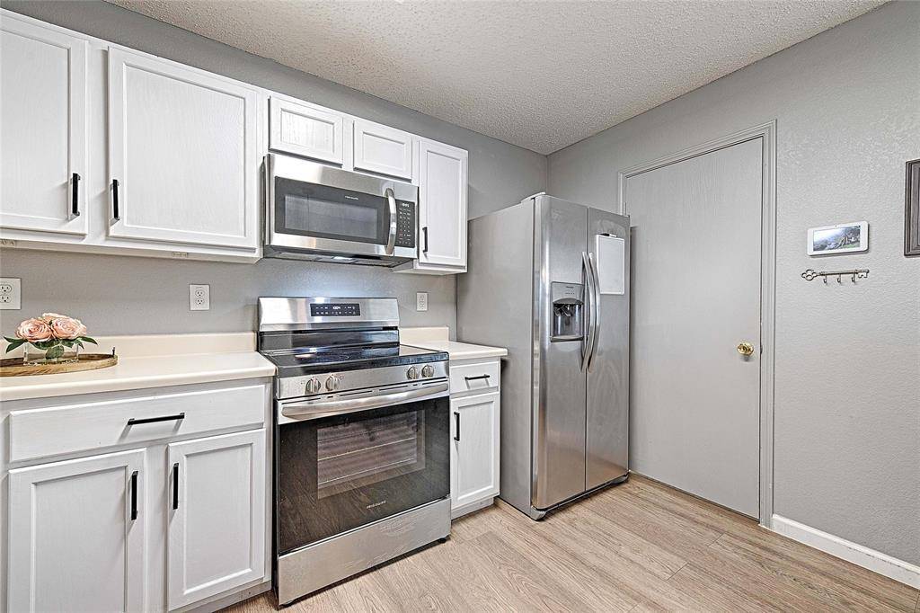 950 White Dove Drive, Arlington, TX 76017