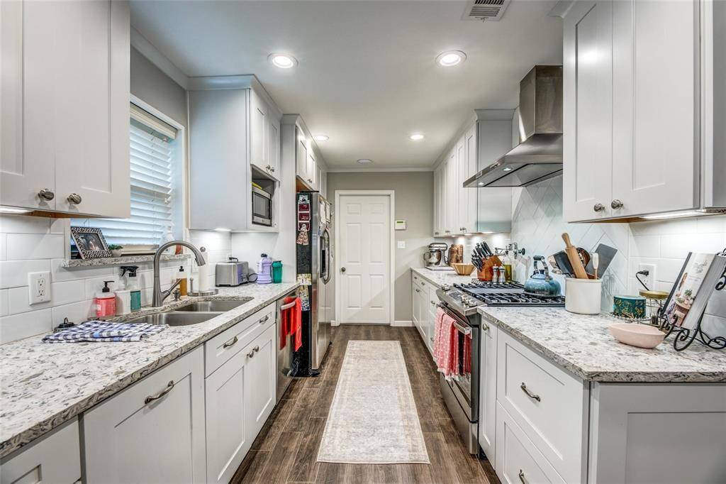 9921 Windlake Circle, Dallas, TX 75238