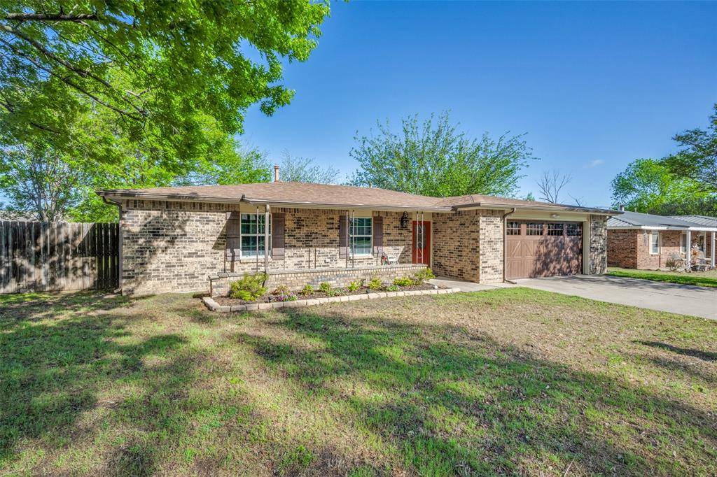 1406 Jackson Street, Bowie, TX 76230