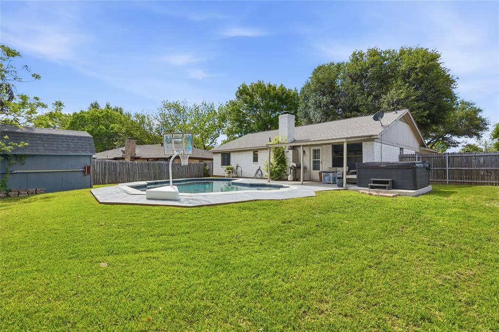 1701 Tobie Layne Street, Benbrook, TX 76126