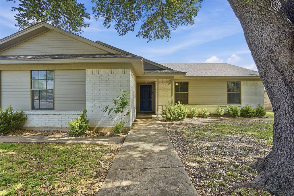 1701 Tobie Layne Street, Benbrook, TX 76126