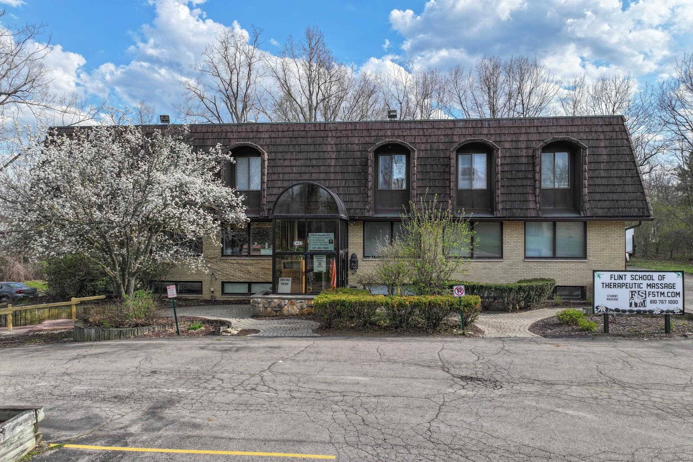 2442 E Maple #200 AVE, Grand Blanc Twp, MI 48507