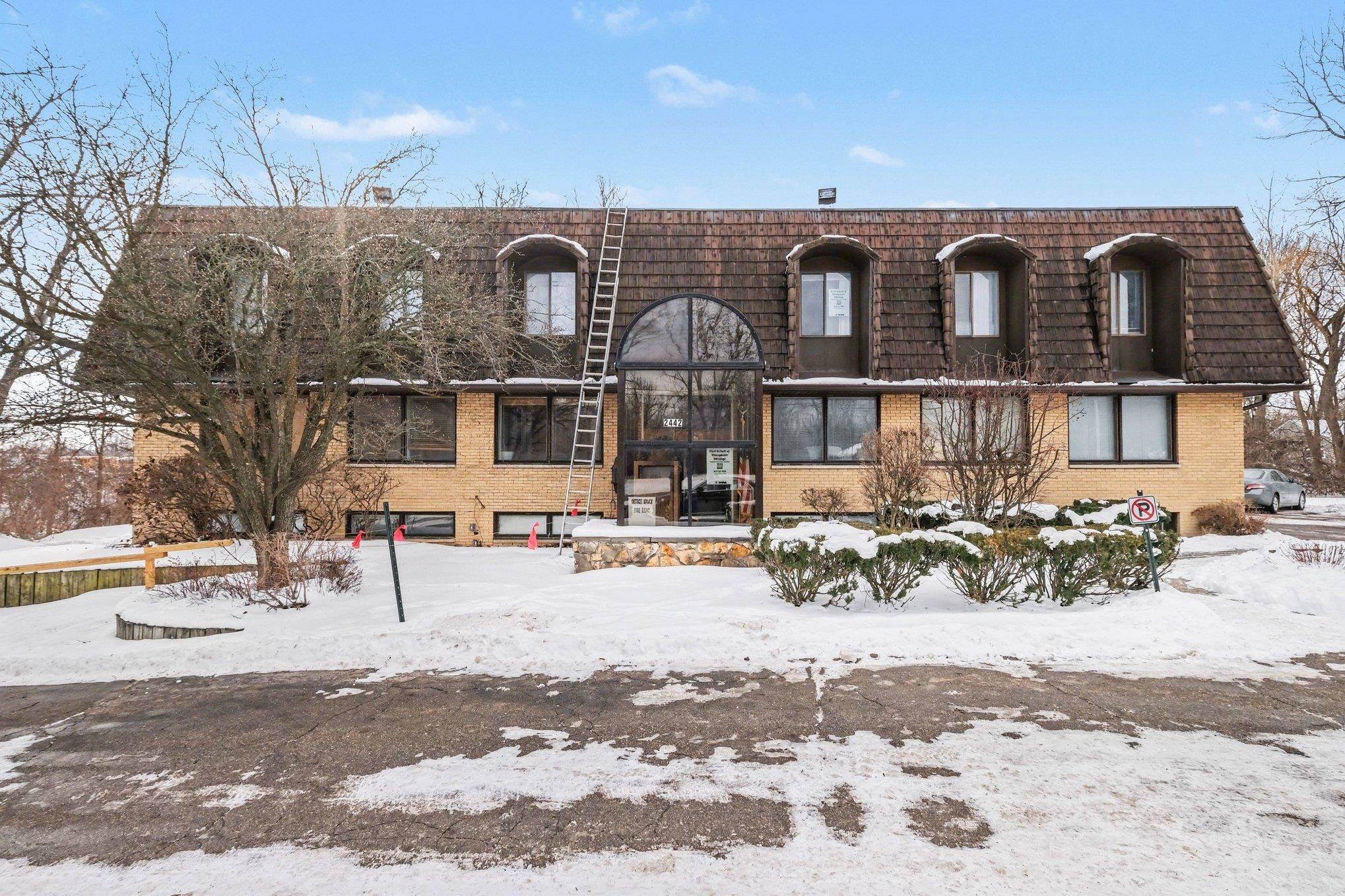 2442 E Maple #200 AVE, Grand Blanc Twp, MI 48507