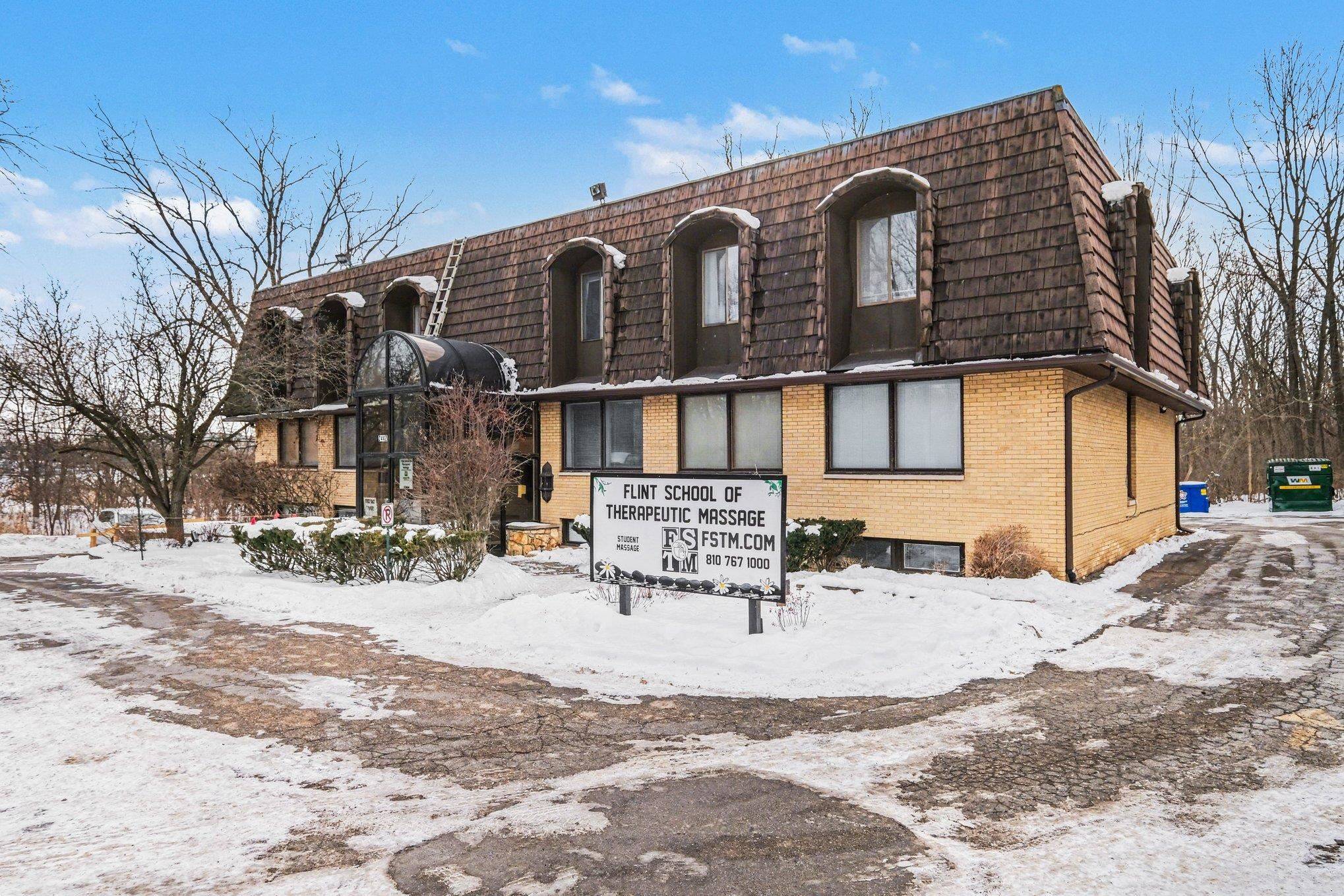 2442 E Maple #200 AVE, Grand Blanc Twp, MI 48507