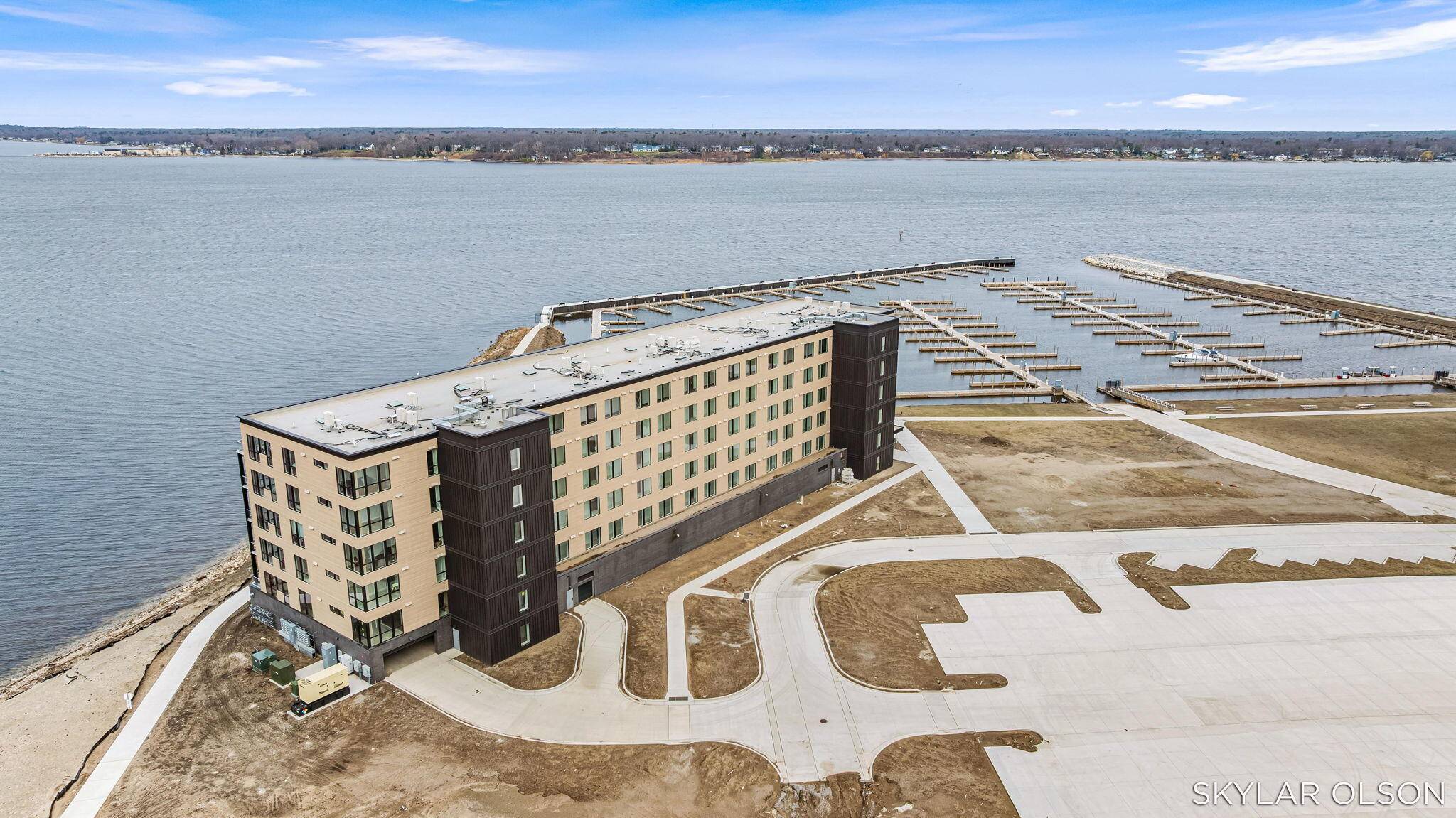 901 Adelaide CIR #403, Muskegon City, MI 49441