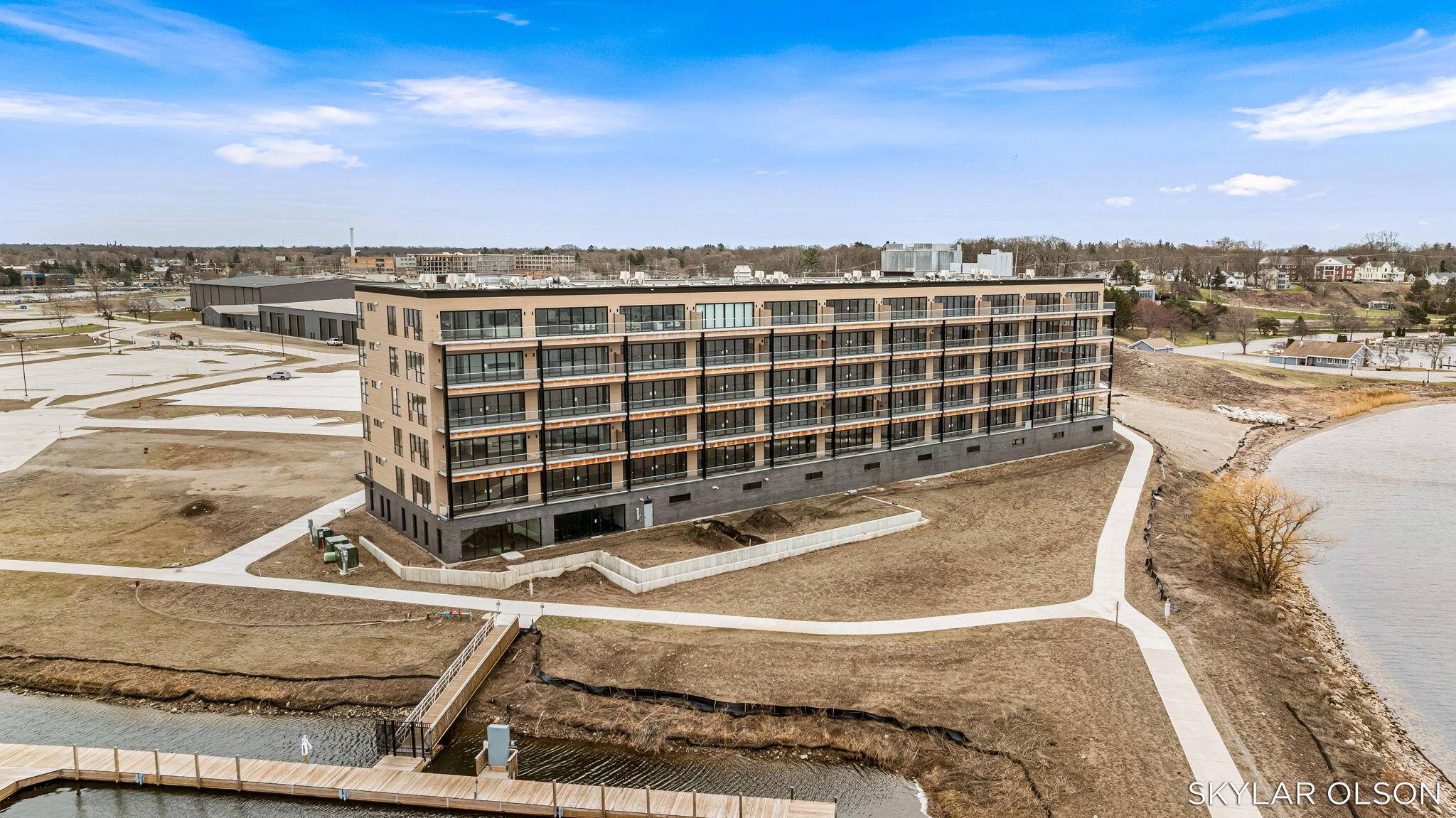 901 Adelaide CIR #402, Muskegon City, MI 49441