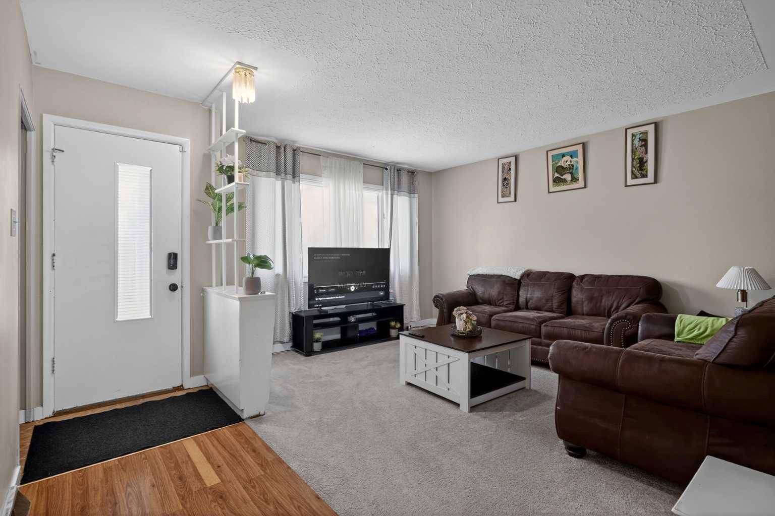 1823 38 ST SE, Calgary, AB T2B 0Z4