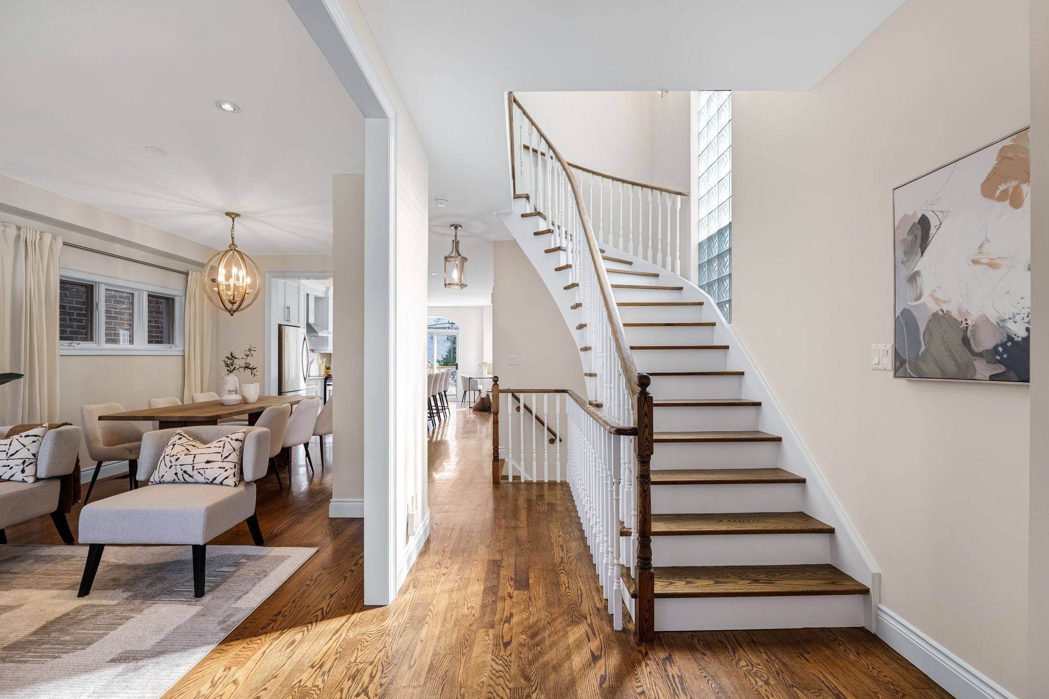 343 Sutherland DR, Toronto C11, ON M4G 1J7