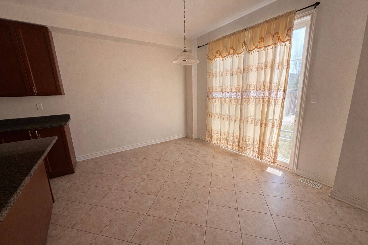 2444 Secreto DR, Oshawa, ON L1H 7K4