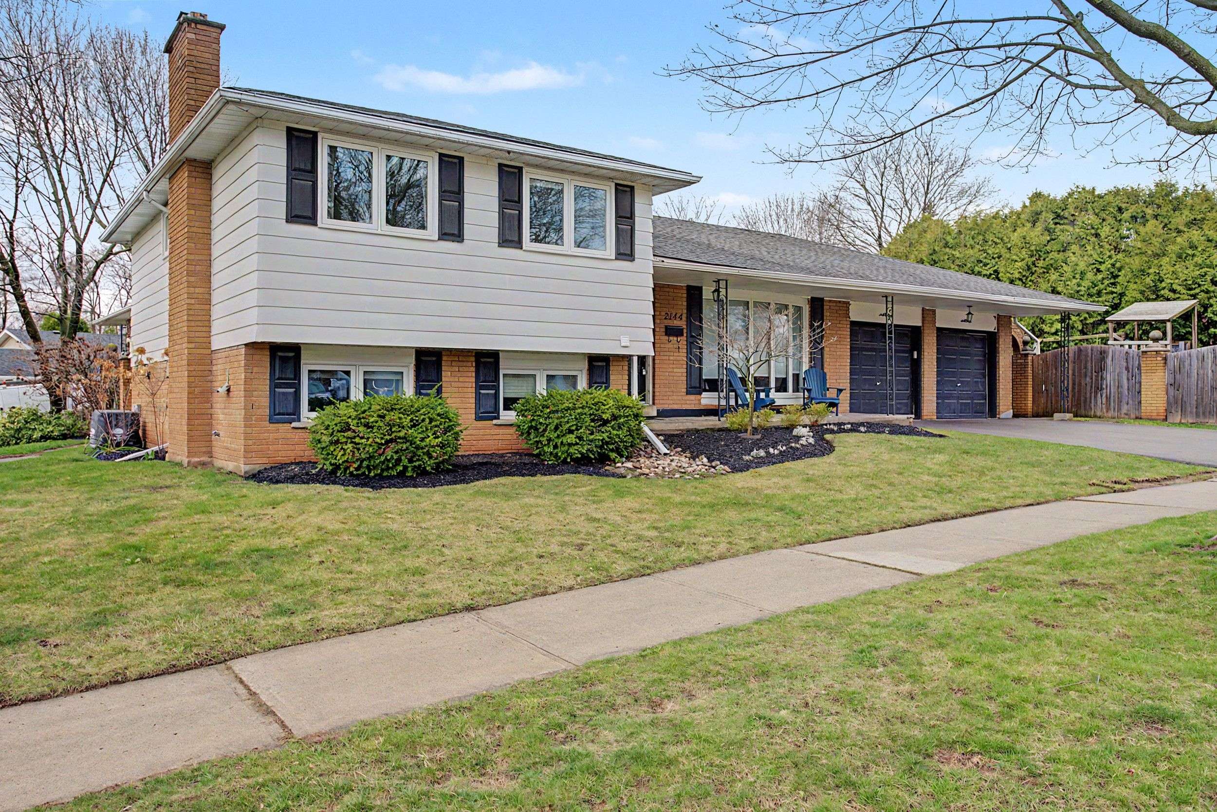 2144 Sandringham DR, Burlington, ON L7P 1T9