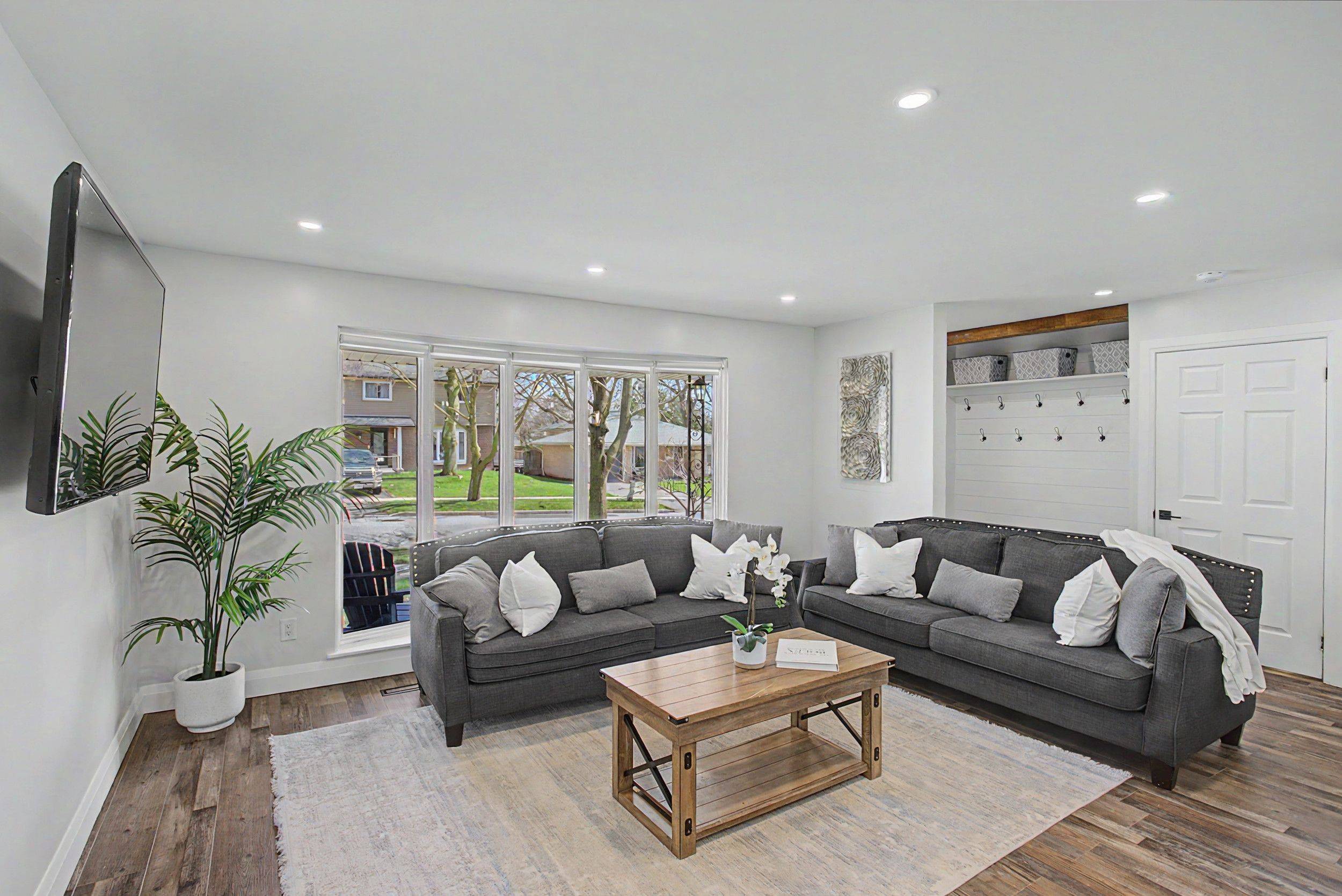 2144 Sandringham DR, Burlington, ON L7P 1T9