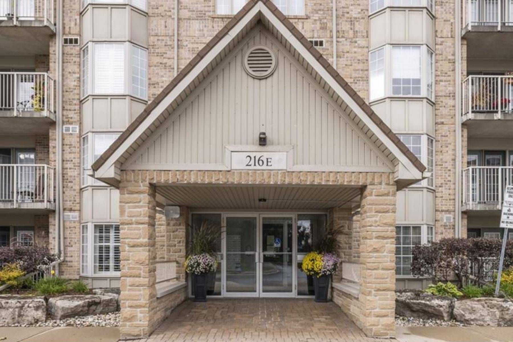 216 Plains RD W #E404, Burlington, ON L7T 4L3