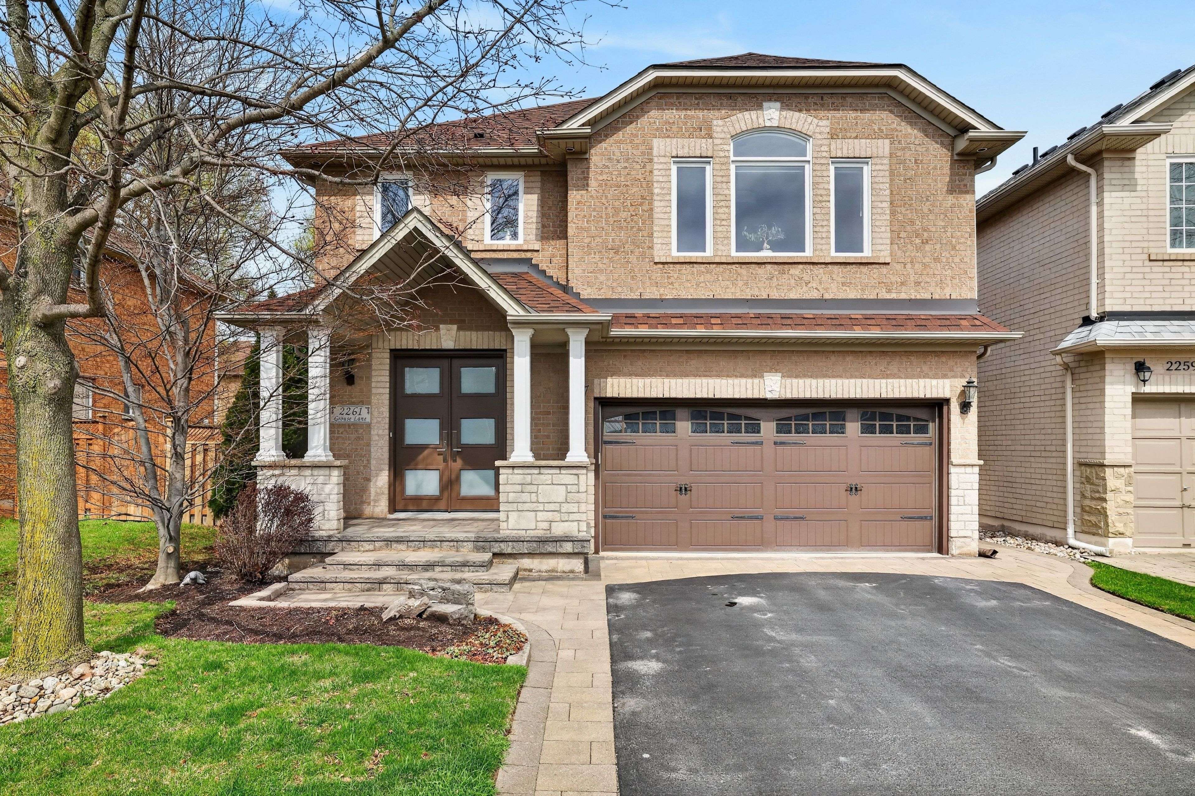 2261 Grouse LN, Oakville, ON L6M 3Z8