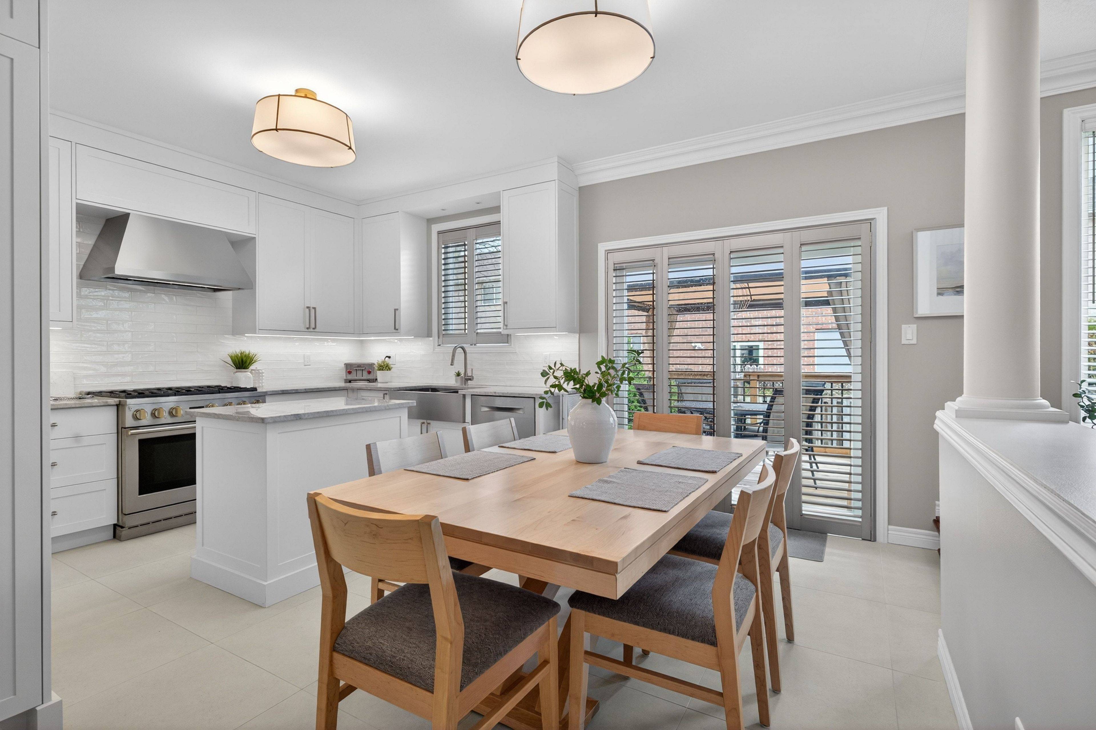 2261 Grouse LN, Oakville, ON L6M 3Z8